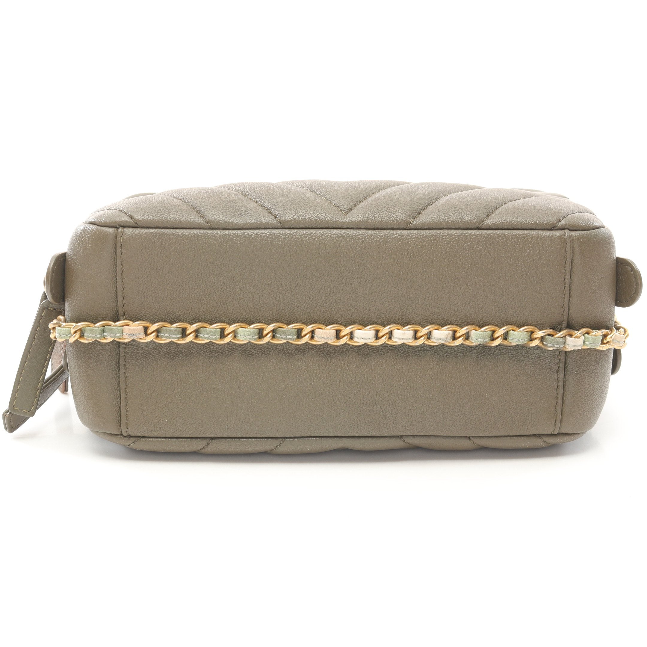 シェブロン Vステッチ チェーンショルダーバッグ ラムスキン カーキ