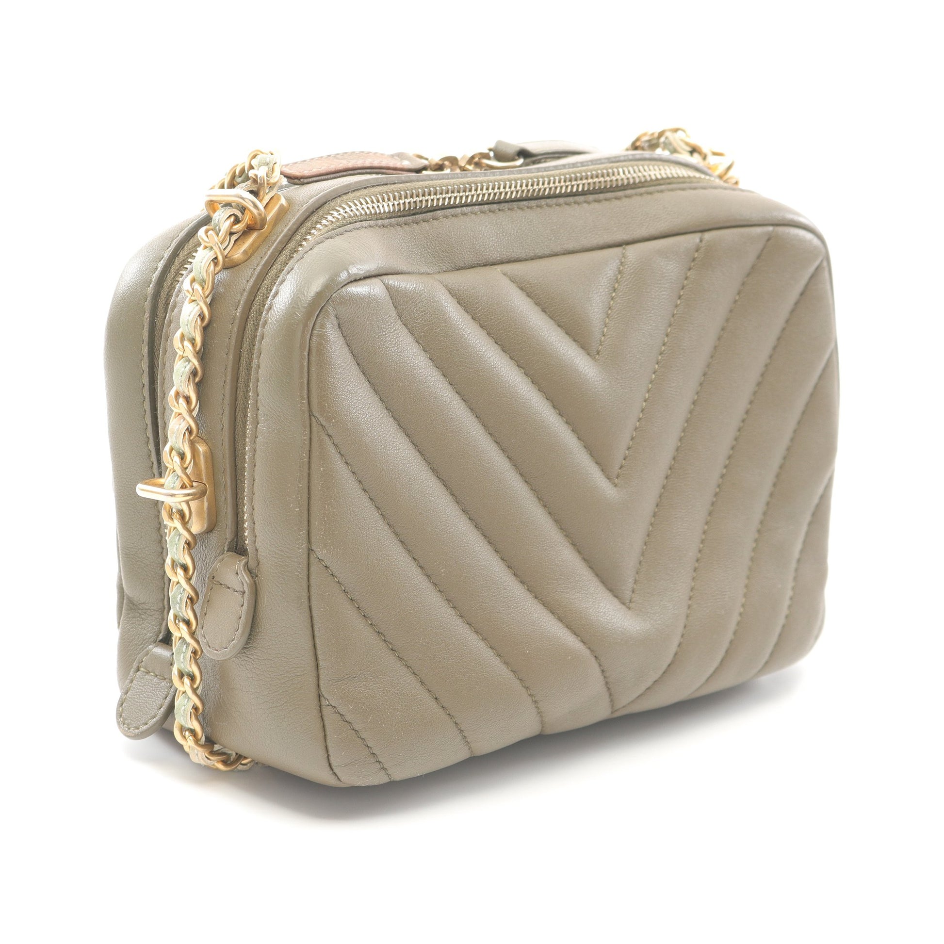 シェブロン Vステッチ チェーンショルダーバッグ ラムスキン カーキグリーン ゴールド金具 シャネル バッグ CHANEL