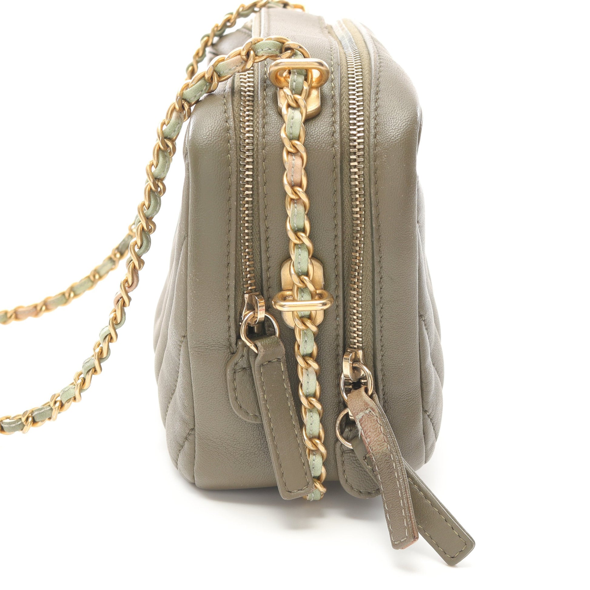 シェブロン Vステッチ チェーンショルダーバッグ ラムスキン カーキグリーン ゴールド金具 シャネル バッグ CHANEL