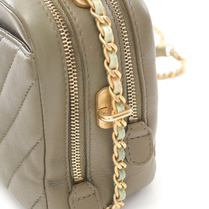 シェブロン Vステッチ チェーンショルダーバッグ ラムスキン カーキグリーン ゴールド金具 シャネル バッグ CHANEL
