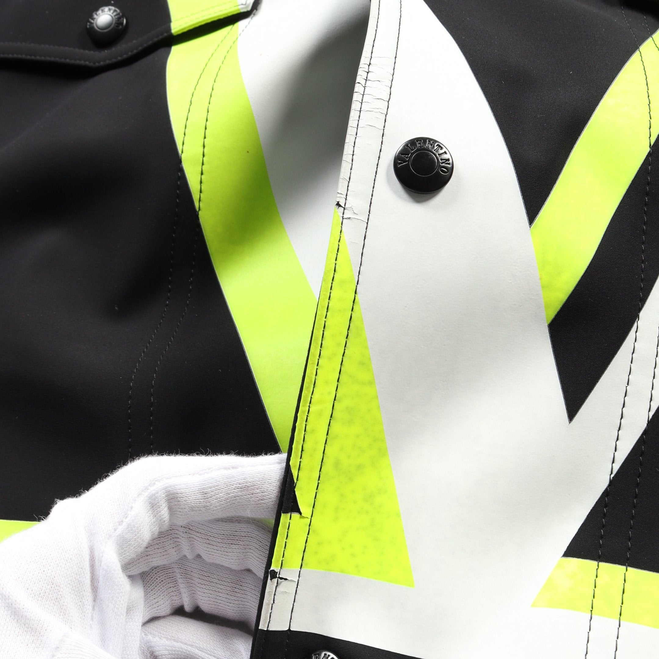 Vロゴ ジャケット ナイロン ブラック イエローグリーン グレー フード