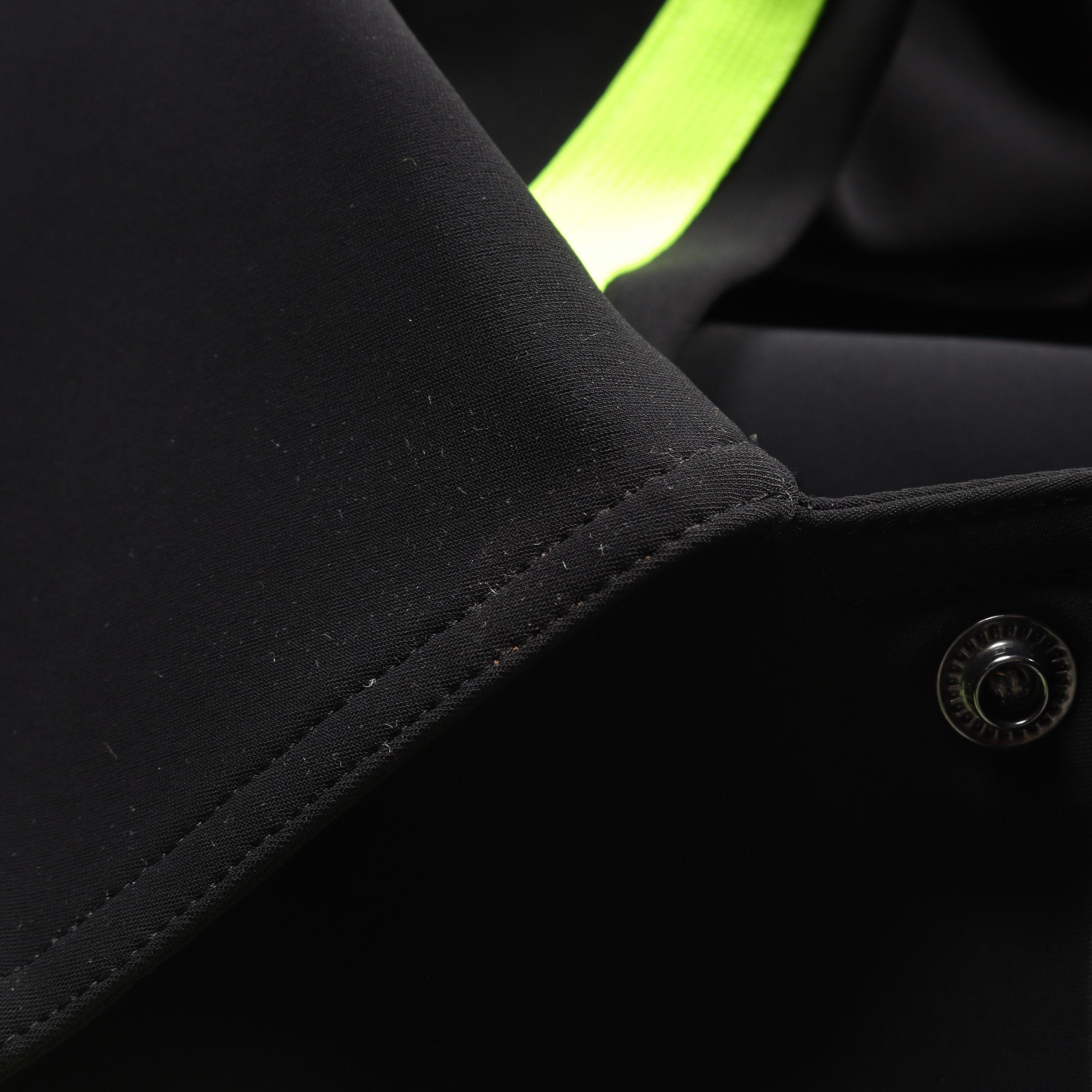 Vロゴ ジャケット ナイロン ブラック イエローグリーン グレー フード