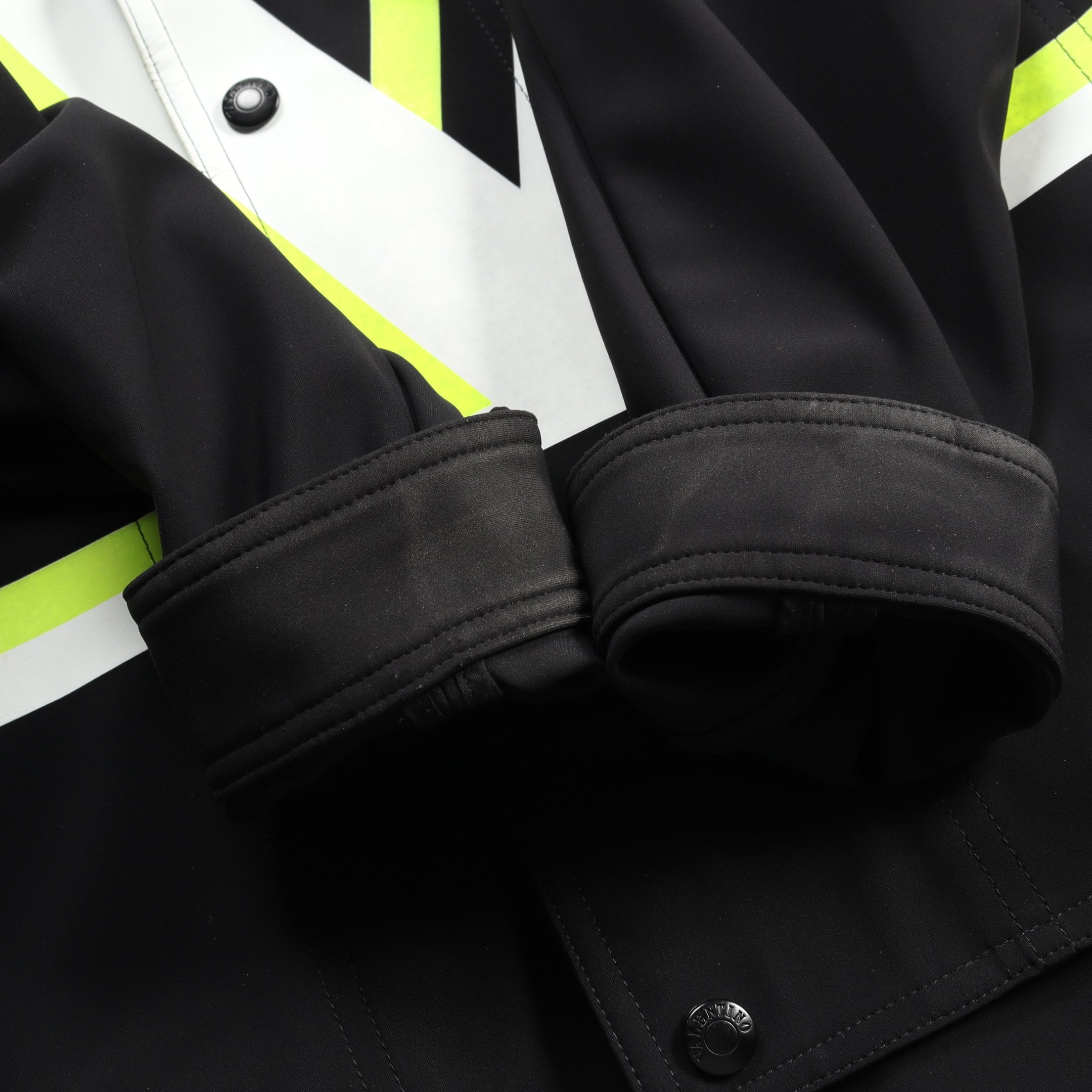 Vロゴ ジャケット ナイロン ブラック イエローグリーン グレー フード