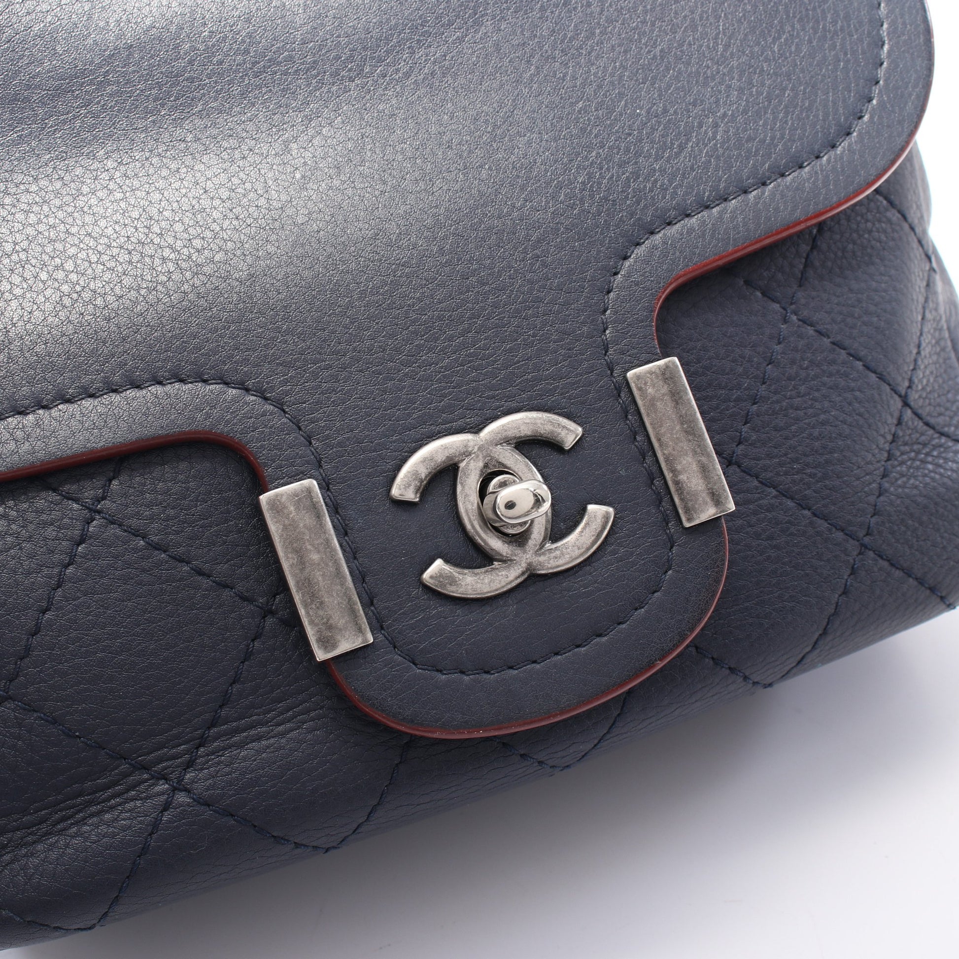 マトラッセ チェーンショルダーバッグ レザー ネイビー アンティークシルバー金具 2WAY シャネル バッグ CHANEL