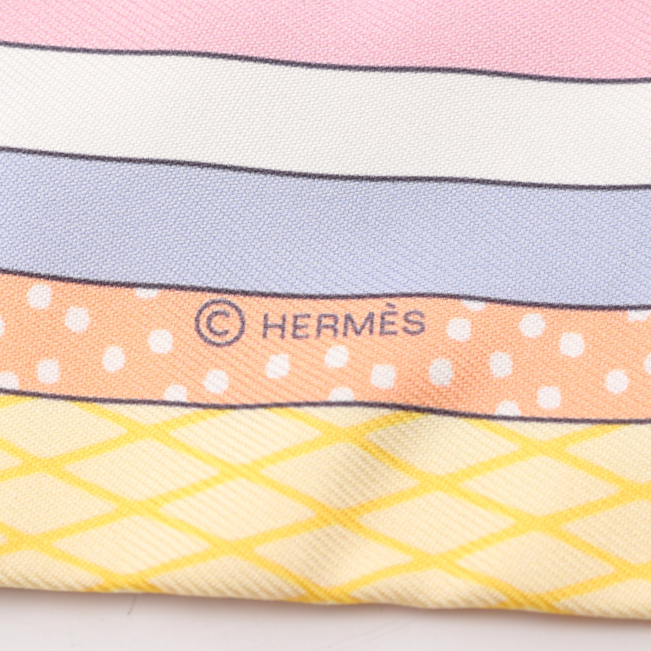 新品同様　エルメス　ツイリー　グランテアトルヌーヴォー　スカーフ　ピンク HERMES】エルメス ツイリー グランテアトルヌーヴォー スカーフ