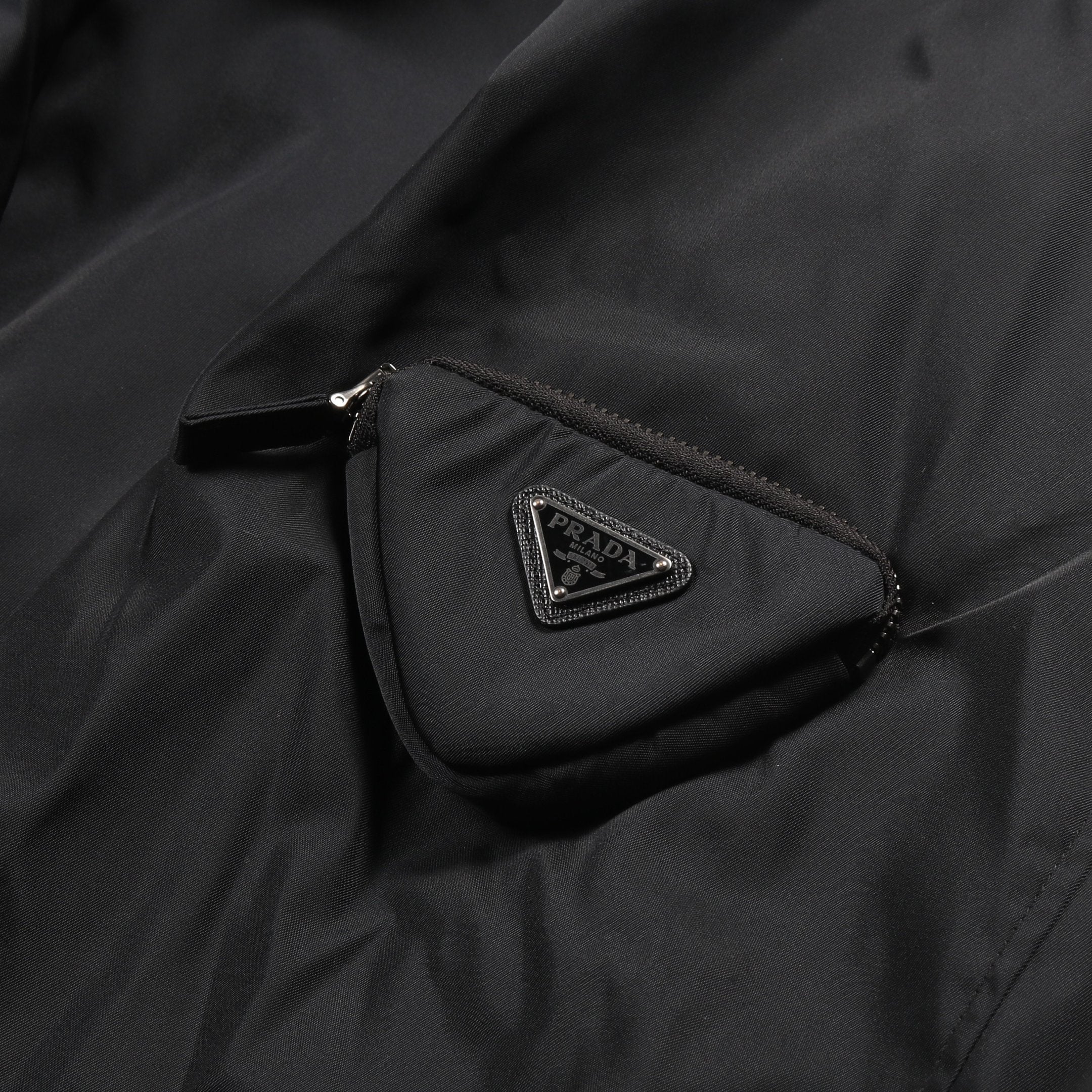 Re-Nylon ボンバージャケット ナイロン ブラック 三角プレート プラダ