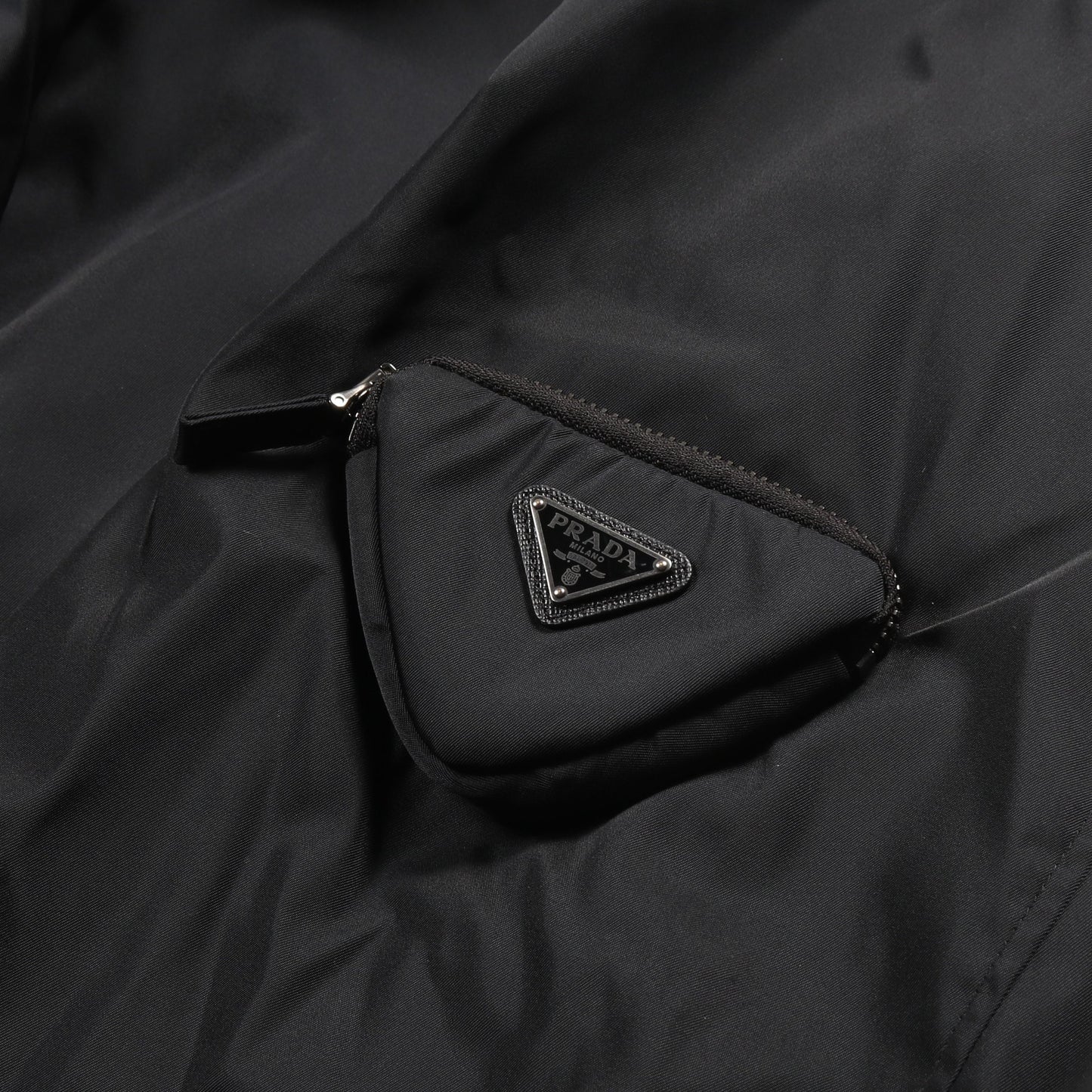 Re-Nylon ボンバージャケット ナイロン ブラック 三角プレート プラダ アウター PRADA