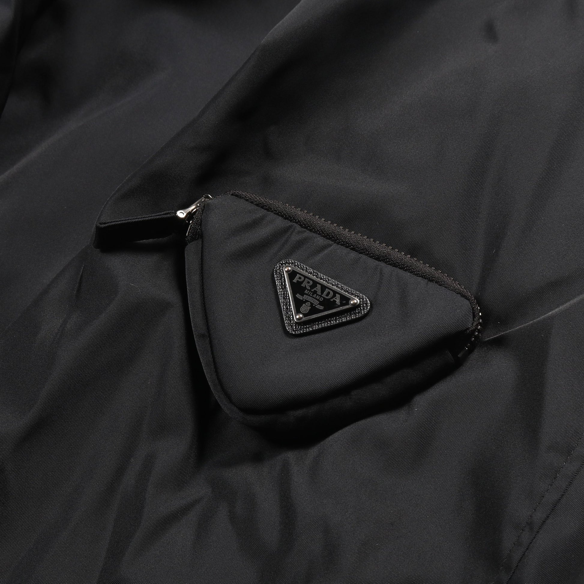 Re-Nylon ボンバージャケット ナイロン ブラック 三角プレート プラダ アウター PRADA