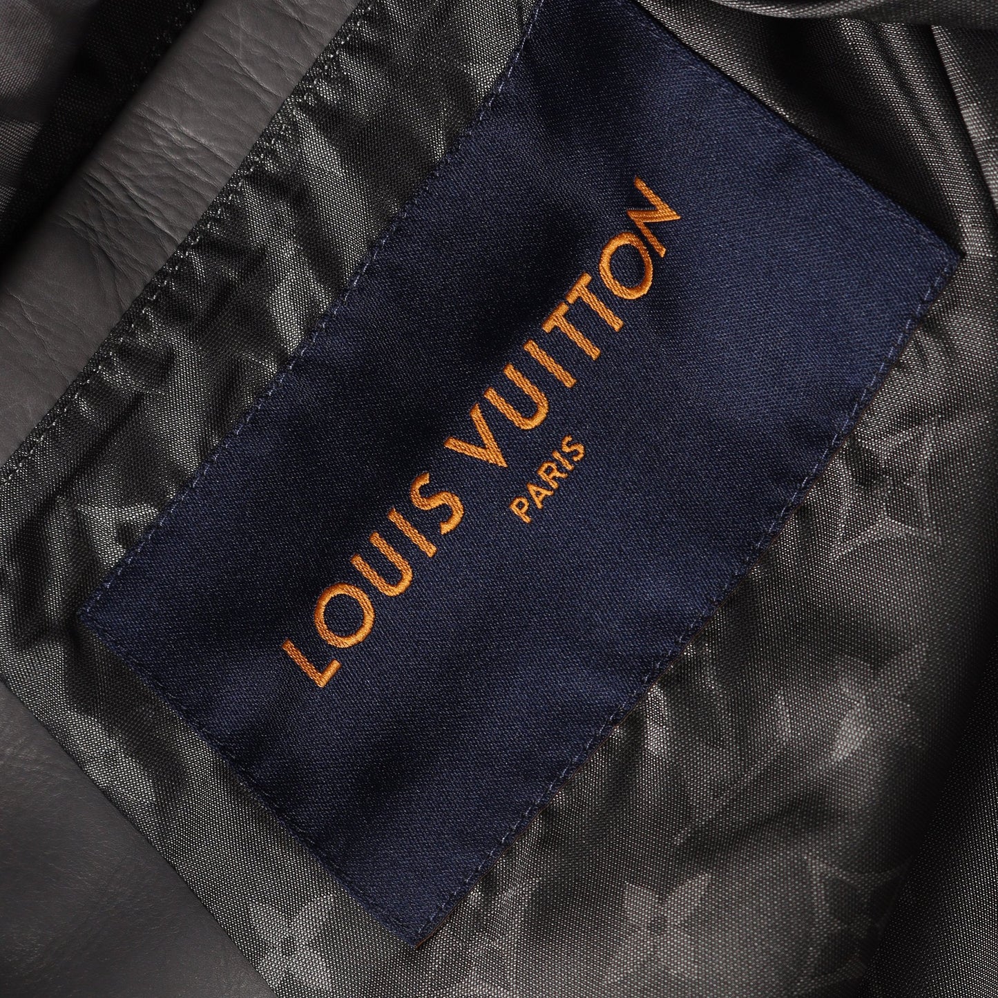 ジャケット ロゴ刺繍 レザー ナイロン グレー ルイヴィトン アウター LOUIS VUITTON