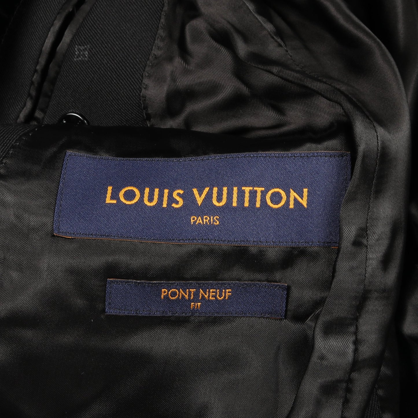 ポンヌフ モノグラム スーツ ウール ブラック ルイヴィトン スーツ LOUIS VUITTON
