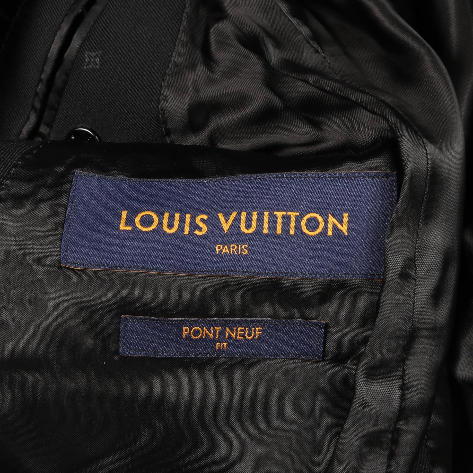 ポンヌフ モノグラム スーツ ウール ブラック ルイヴィトン スーツ LOUIS VUITTON