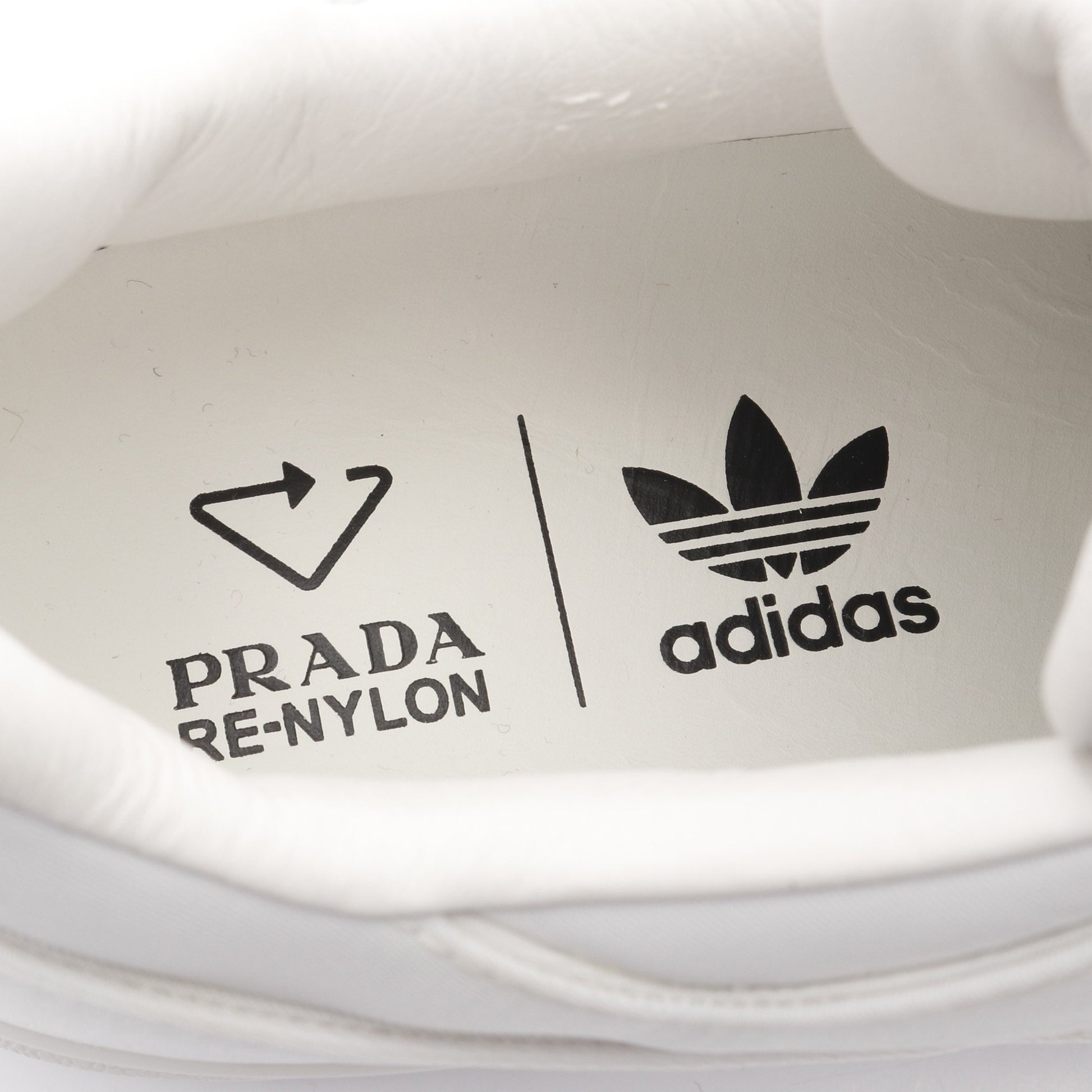 PRADA × adidas Re-Nylon FORUM LOW フォーラム ローカットスニーカー スニーカー ファブリック レザー ホワイト プラダ シューズ PRADA