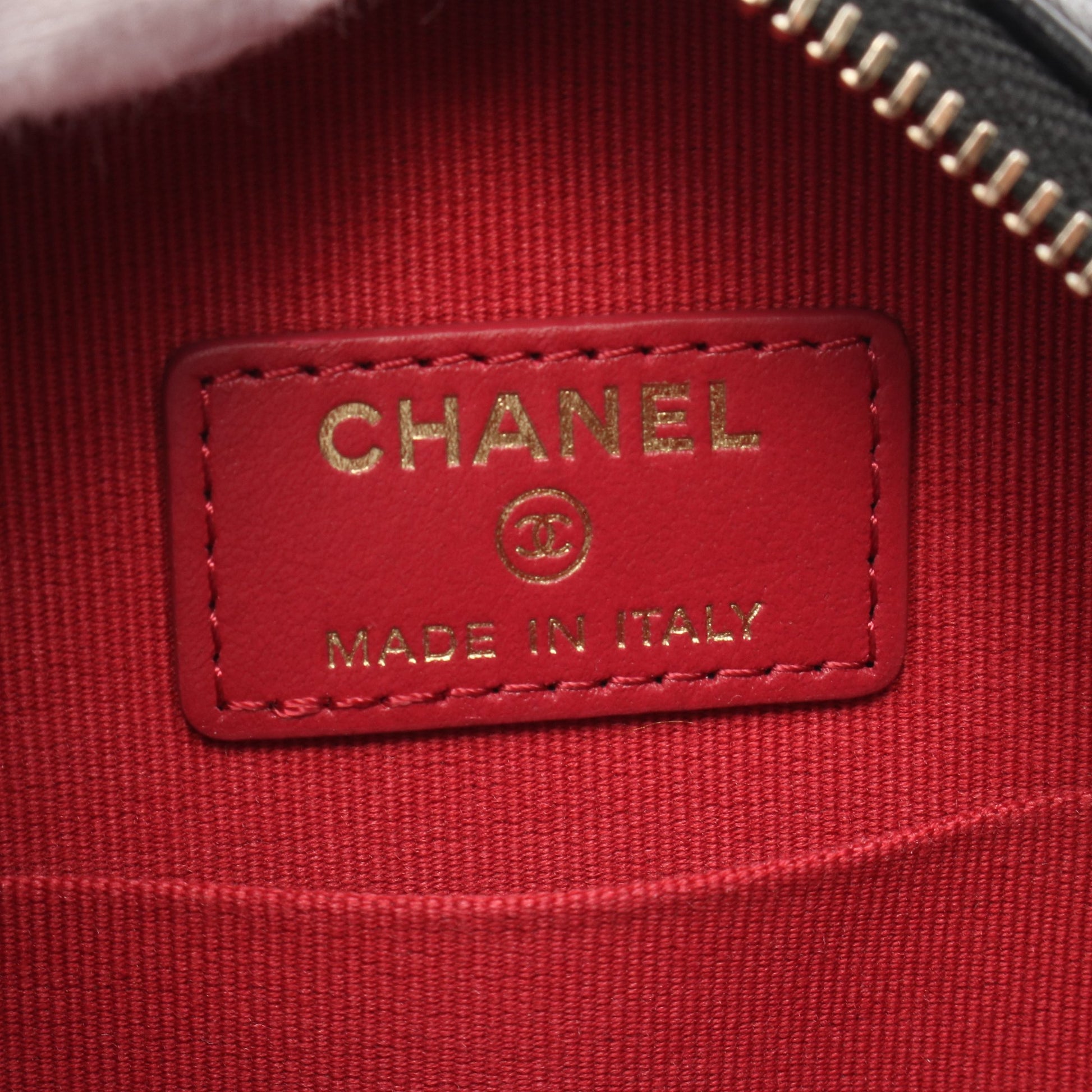 シャネル19 マトラッセ チェーンショルダーバッグ レザー ブラック コンビ金具 シャネル バッグ CHANEL