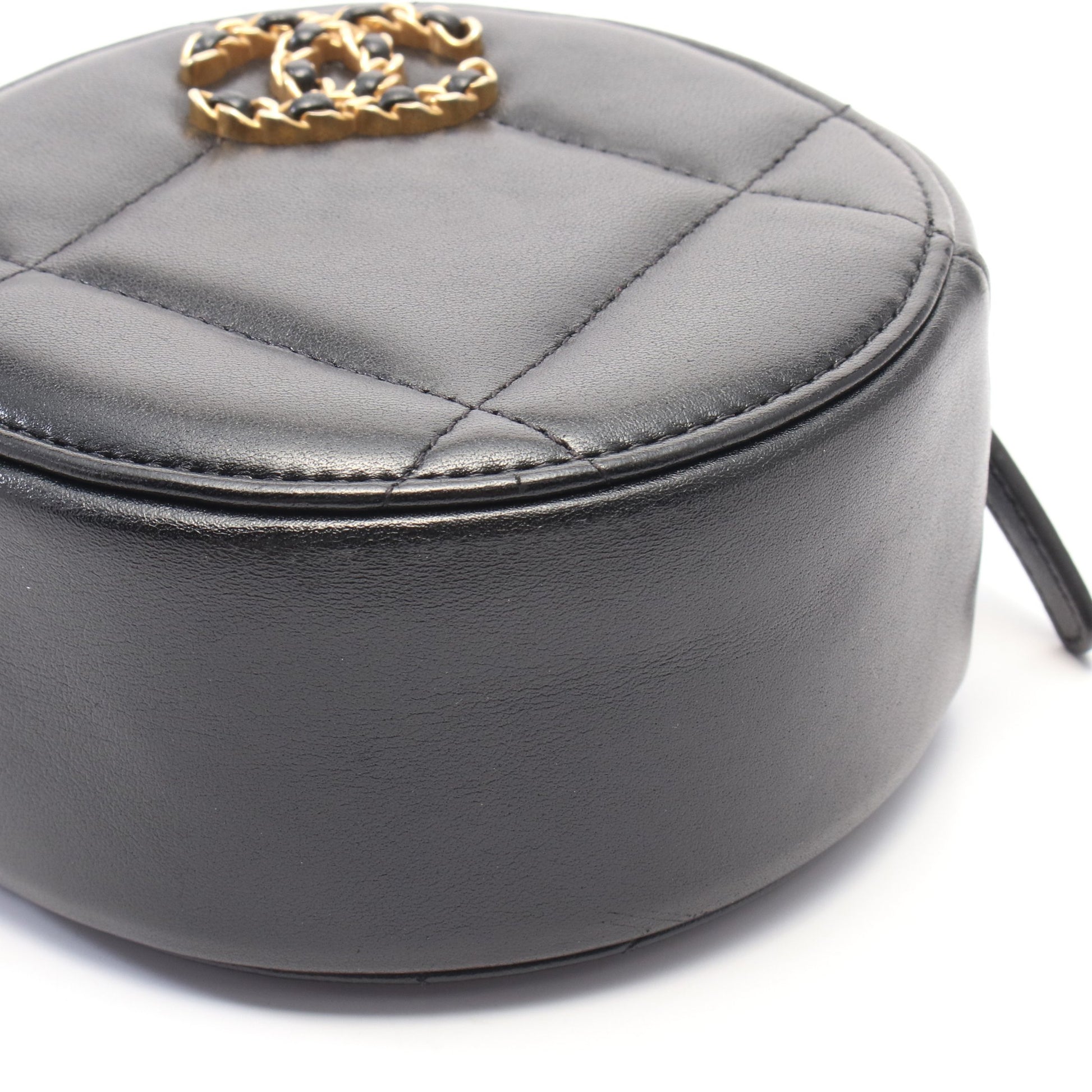シャネル19 マトラッセ チェーンショルダーバッグ レザー ブラック コンビ金具 シャネル バッグ CHANEL