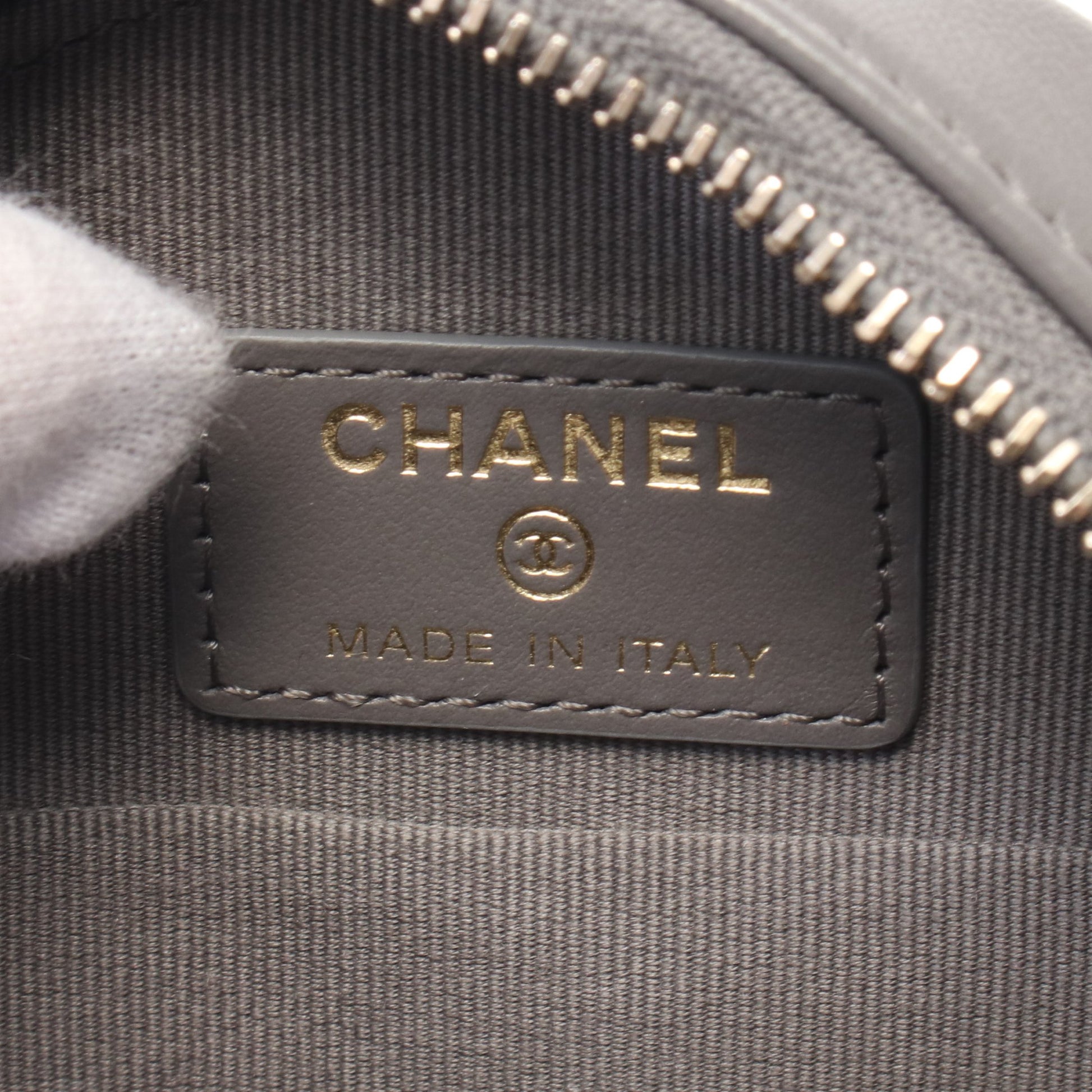 シャネル19 マトラッセ チェーンショルダーバッグ レザー グレー コンビ金具 シャネル バッグ CHANEL