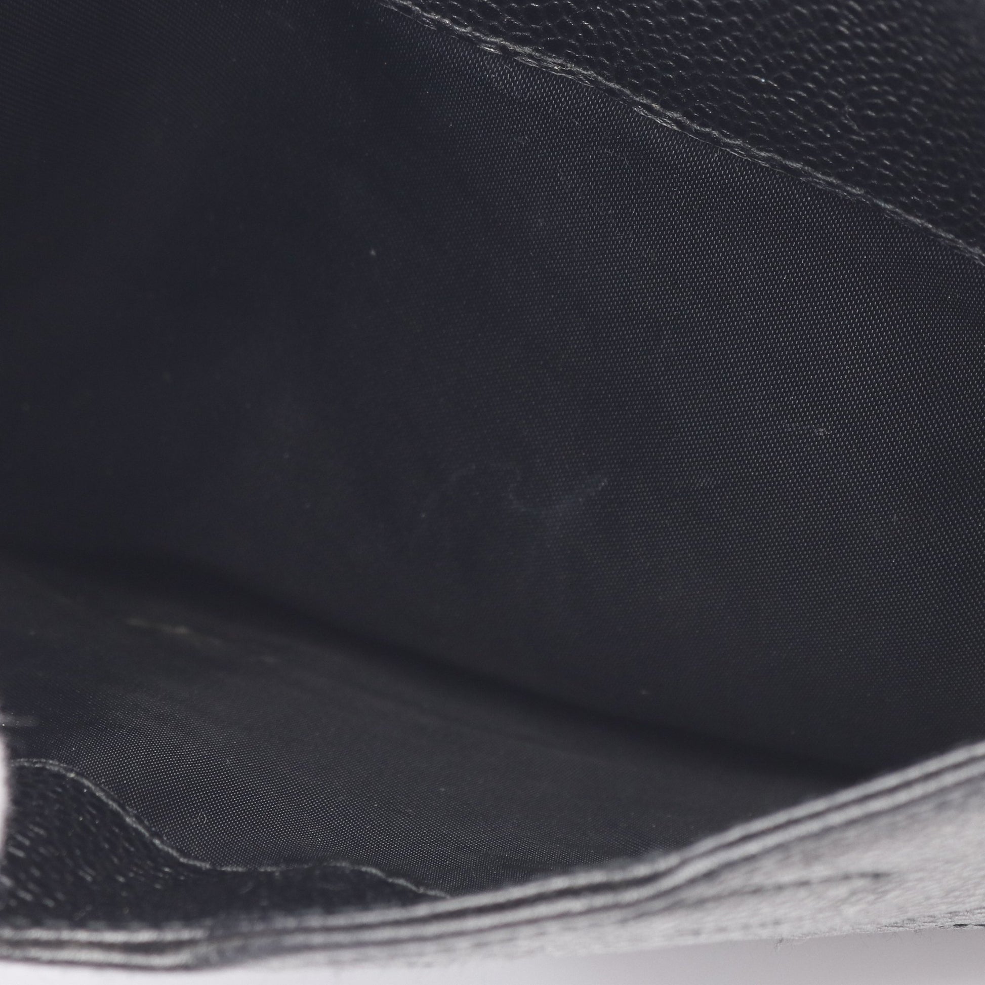 トリプルココマーク チェーンショルダーバッグ キャビアスキン ブラック ゴールド金具 シャネル バッグ CHANEL