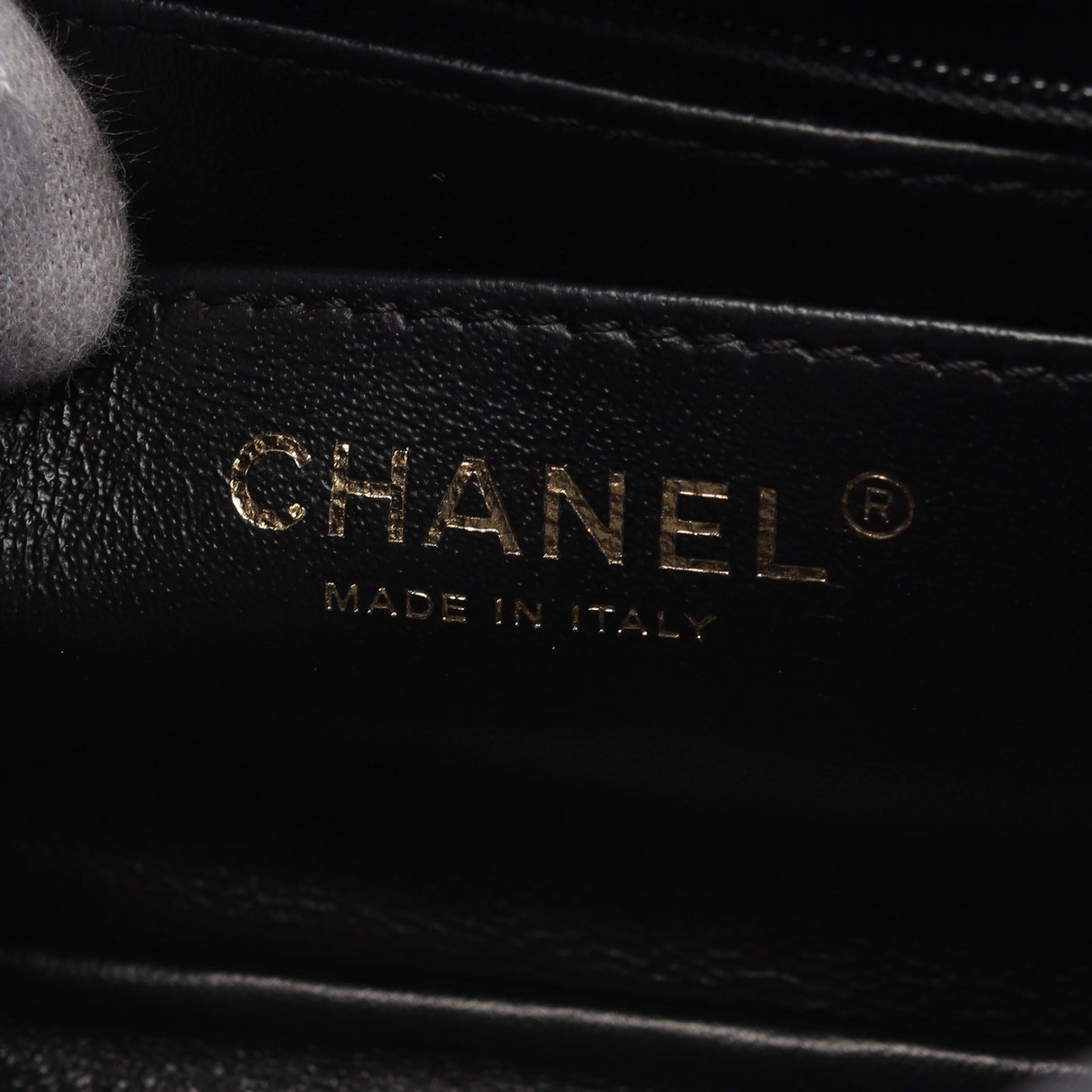 Vステッチ シェブロン チェーンショルダーバッグ ラムスキン ブラック ゴールド金具 2WAY シャネル バッグ CHANEL
