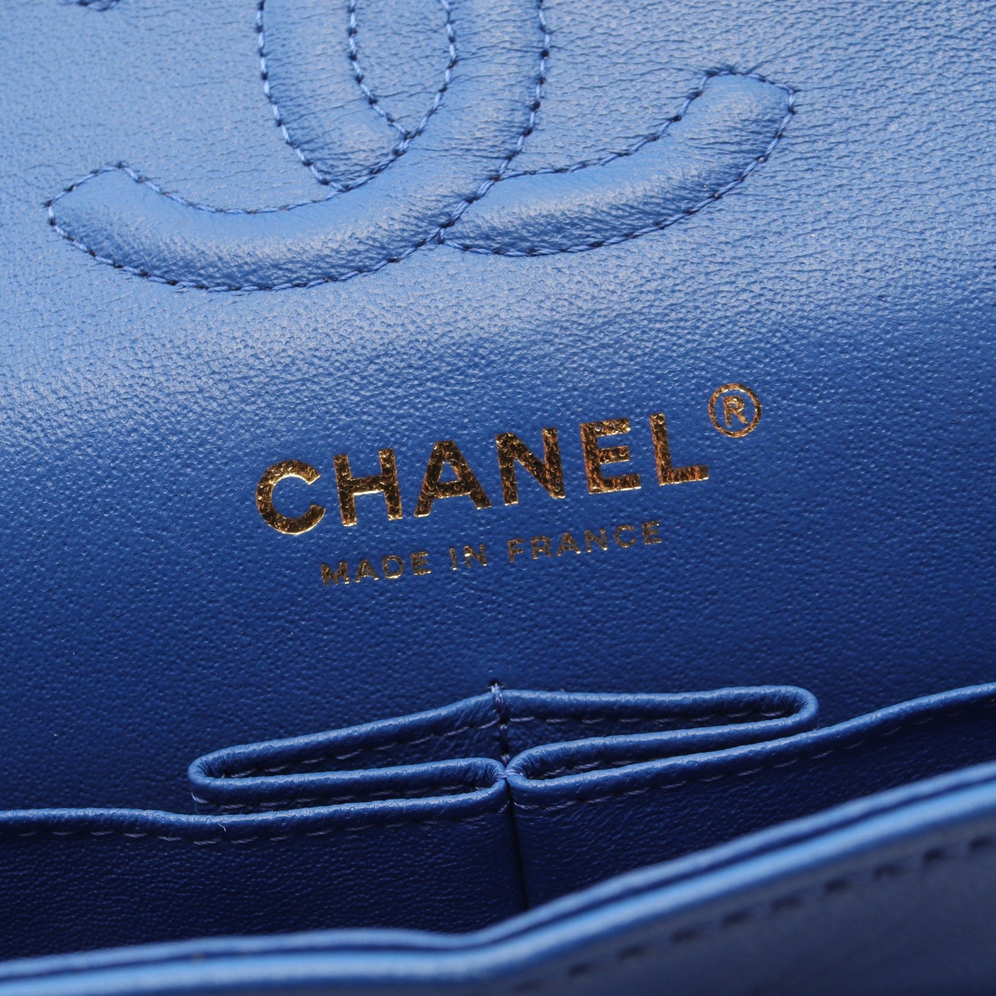 シェブロン Vステッチ Wフラップ Wチェーンショルダーバッグ ラムスキン ブルー ゴールド金具 シャネル バッグ CHANEL