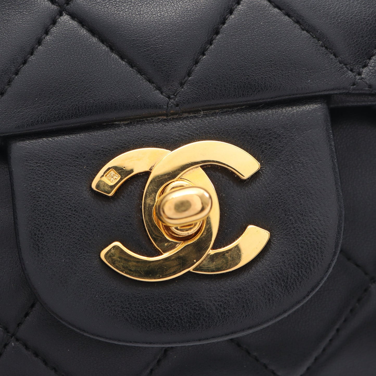 マトラッセ Wフラップ Wチェーンショルダーバッグ ラムスキン ブラック ゴールド金具 シャネル バッグ CHANEL