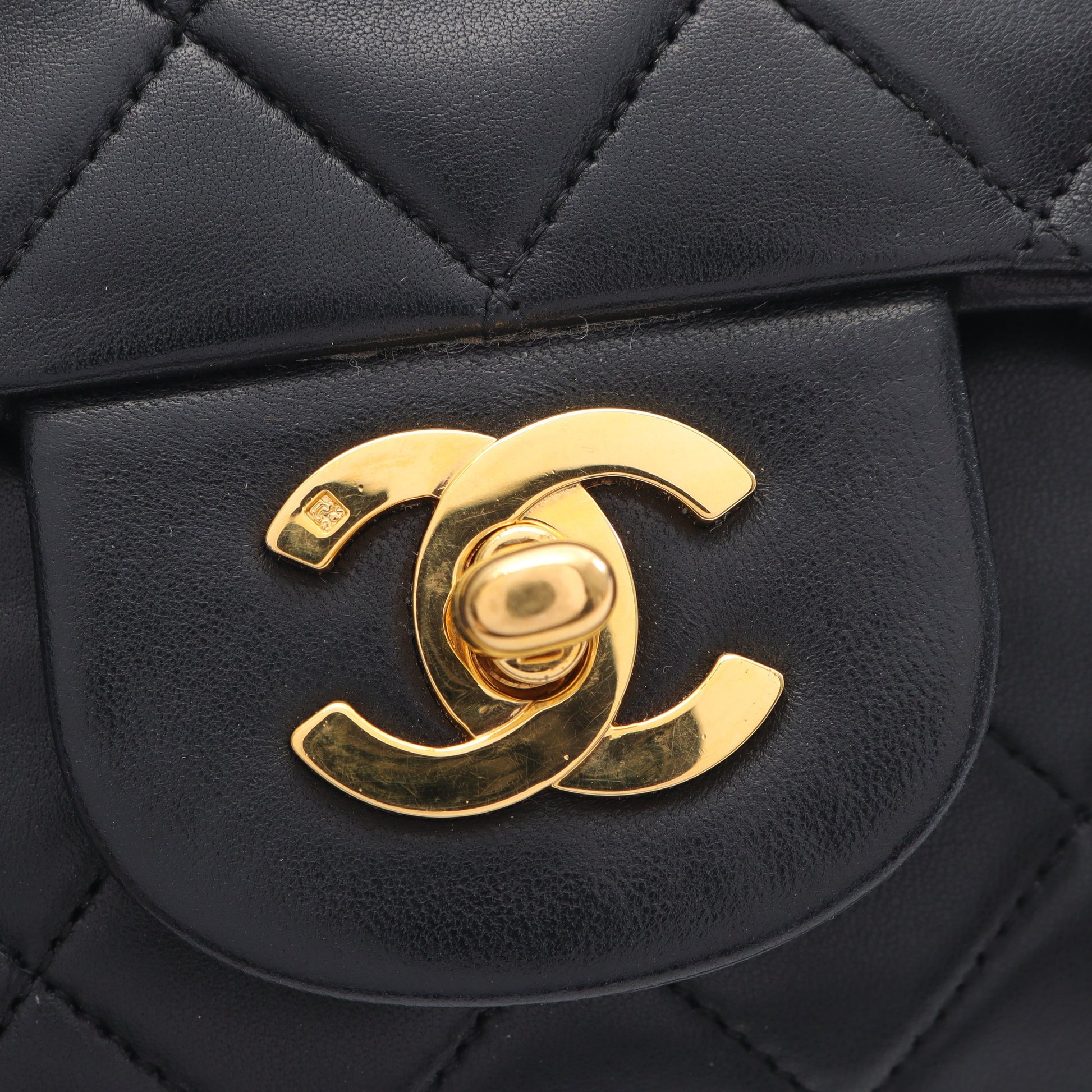 マトラッセ Wフラップ Wチェーンショルダーバッグ ラムスキン ブラック ゴールド金具 シャネル バッグ CHANEL