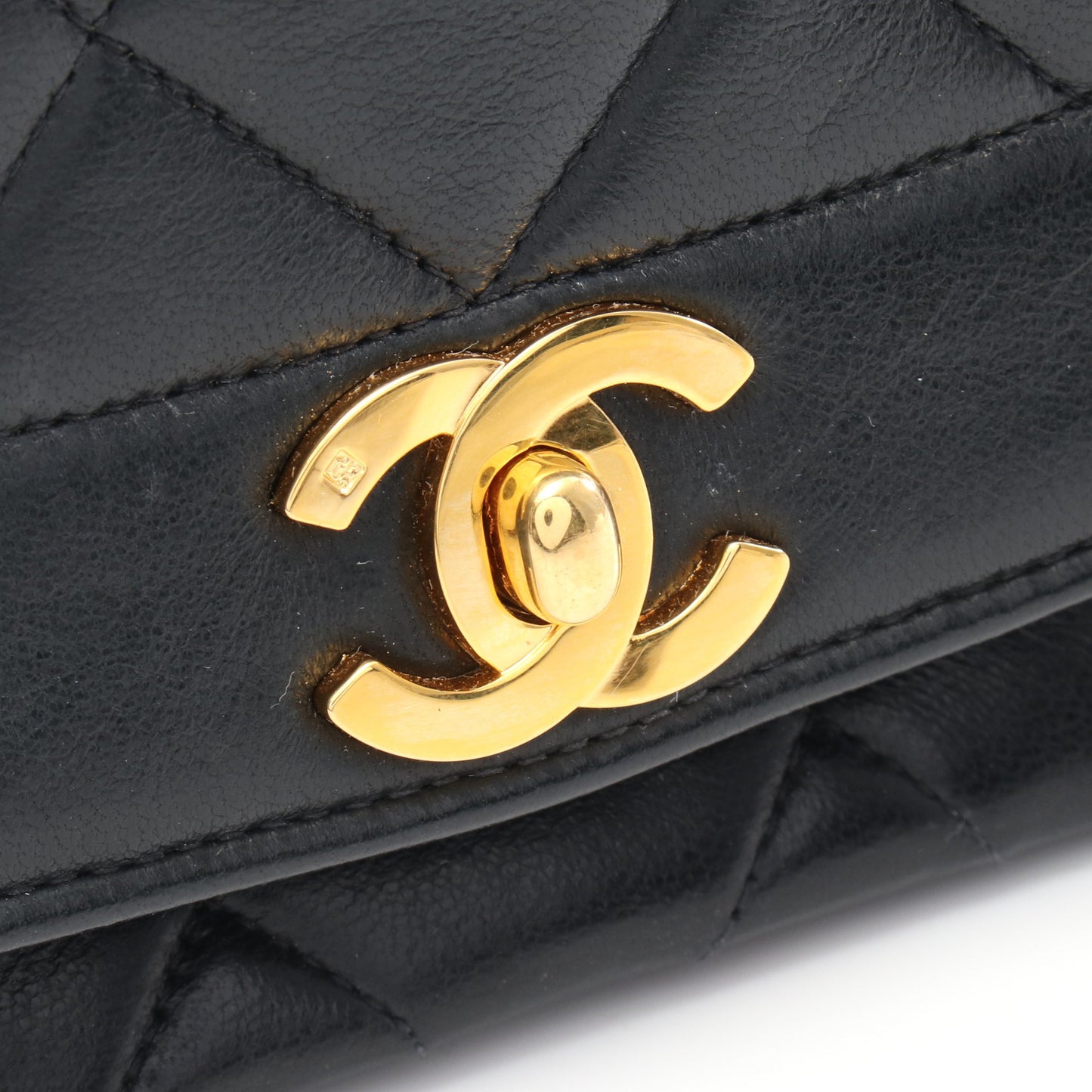 マトラッセ ダイアナフラップ チェーンショルダーバッグ ラムスキン ブラック ゴールド金具 シャネル バッグ CHANEL