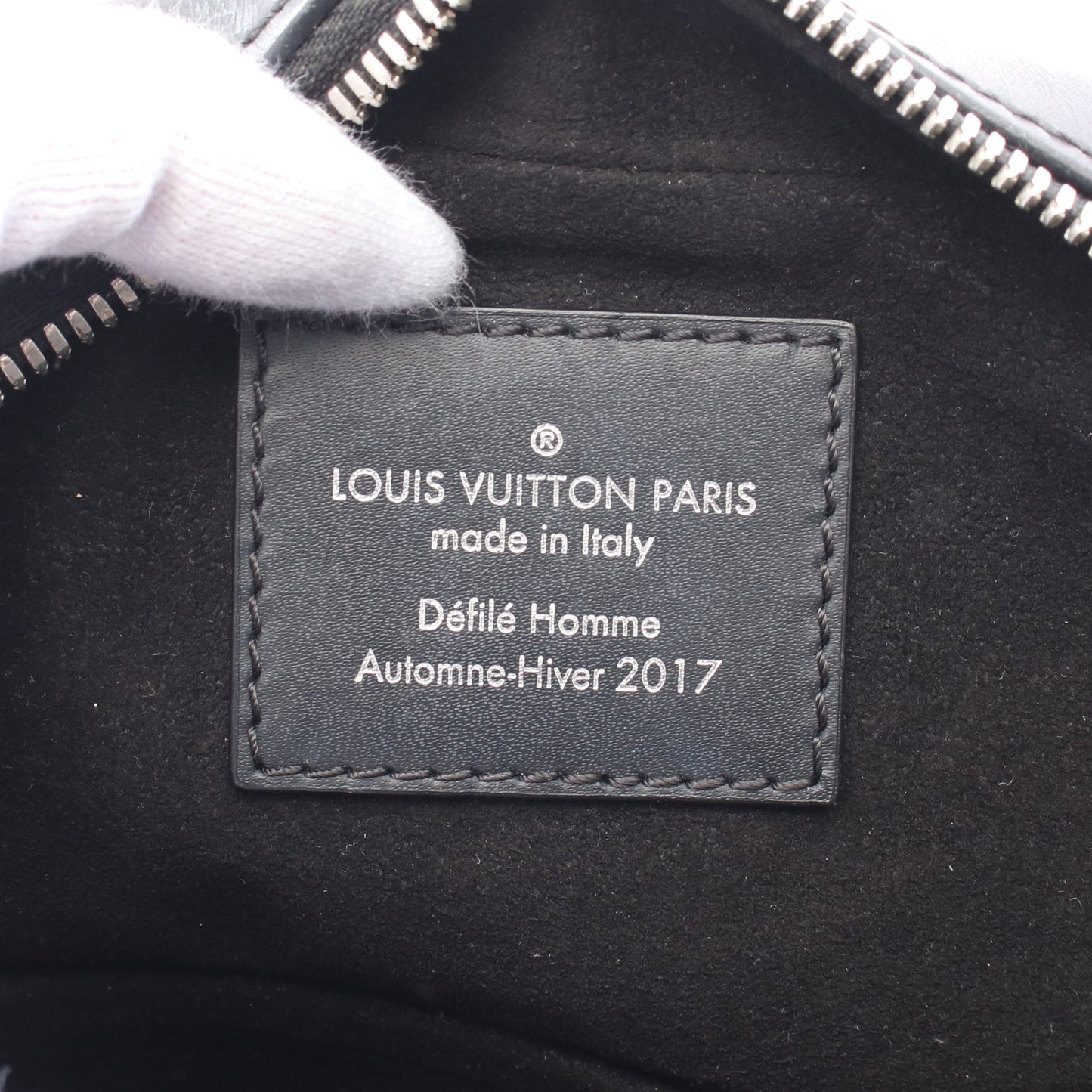 LOUIS VUITTON × Supreme ダヌーブPM エピ ノワール ショルダーバッグ レザー ブラック ルイヴィトン バッグ LOUIS VUITTON
