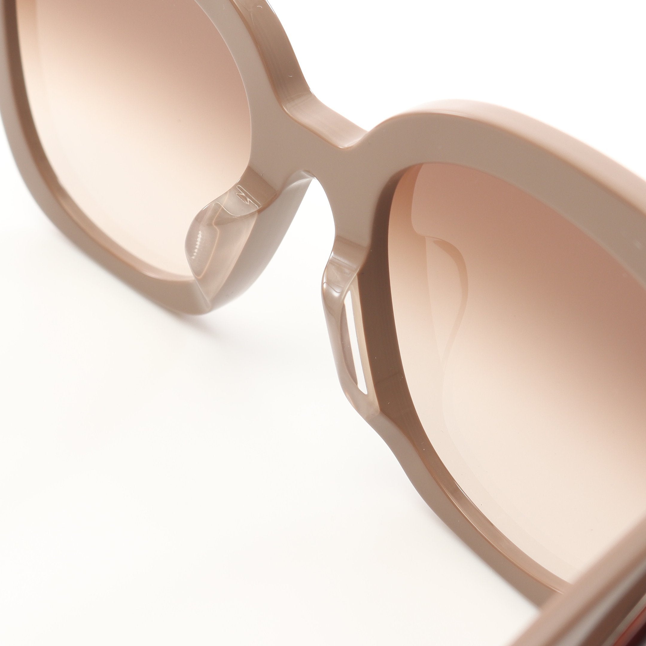 Fロゴ サングラス べっ甲柄 ピンクベージュ グラデーションレンズ