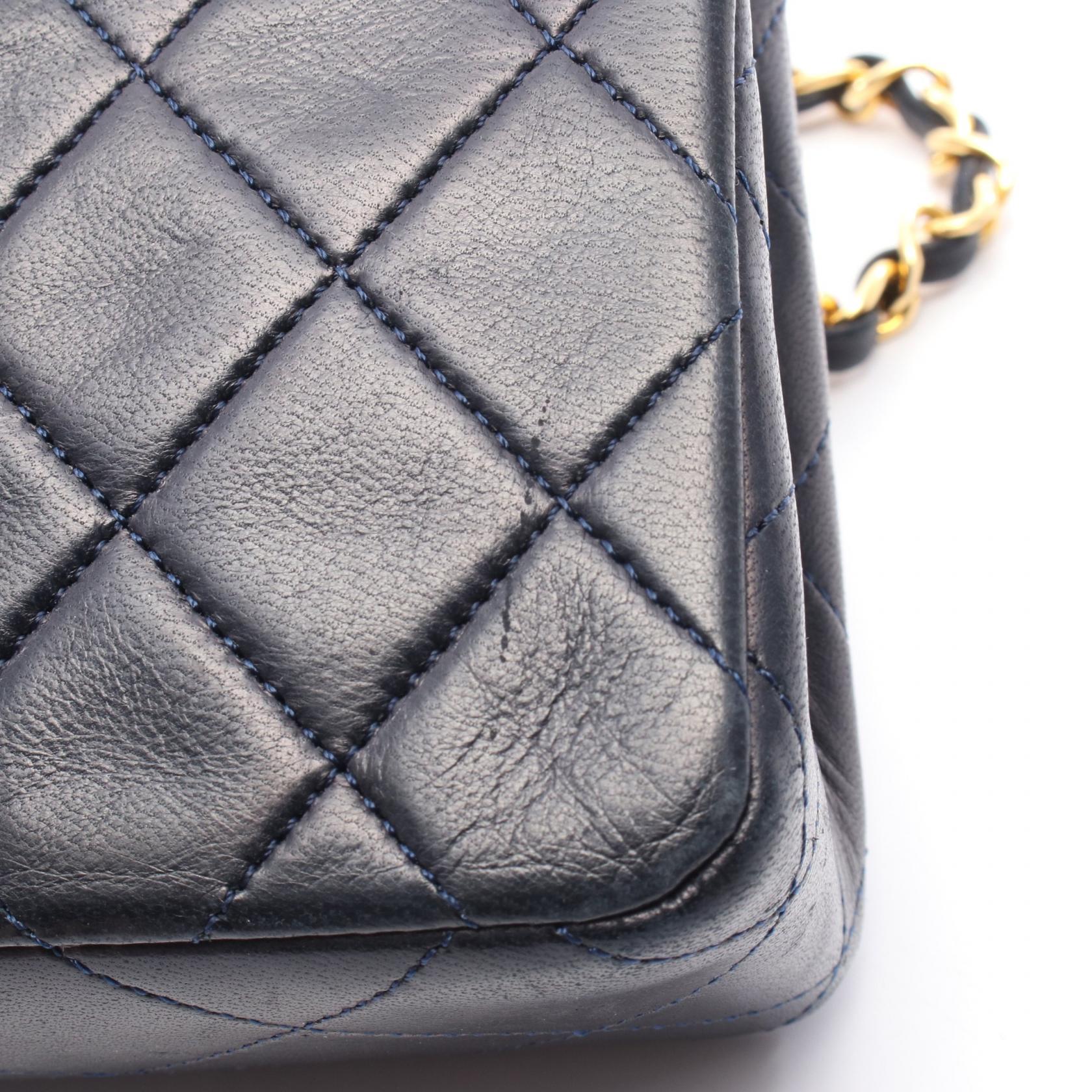 ミニマトラッセ フルフラップ チェーンショルダーバッグ ラムスキン ネイビー ゴールド金具 シャネル バッグ CHANEL