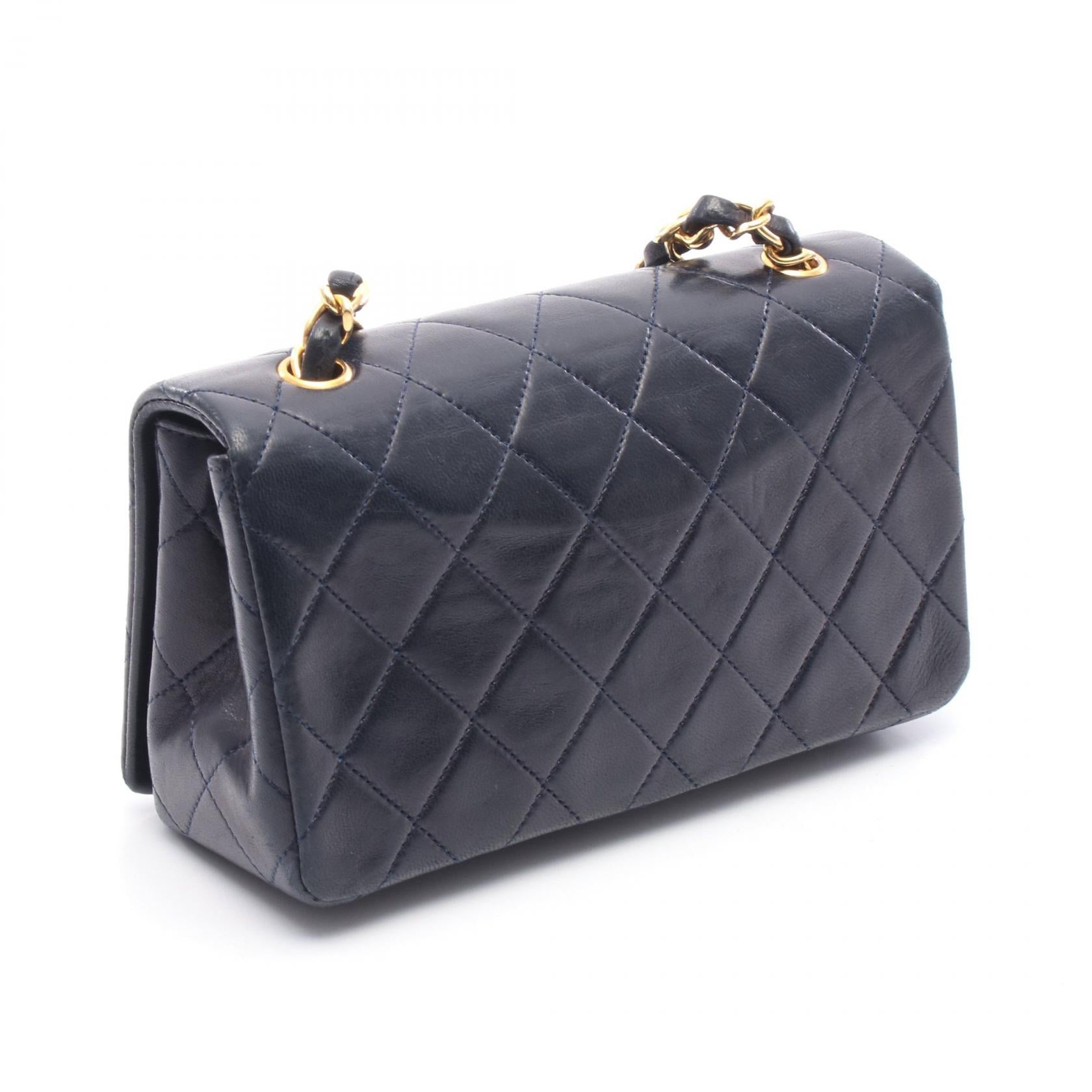 ミニマトラッセ フルフラップ チェーンショルダーバッグ ラムスキン ネイビー ゴールド金具 シャネル バッグ CHANEL