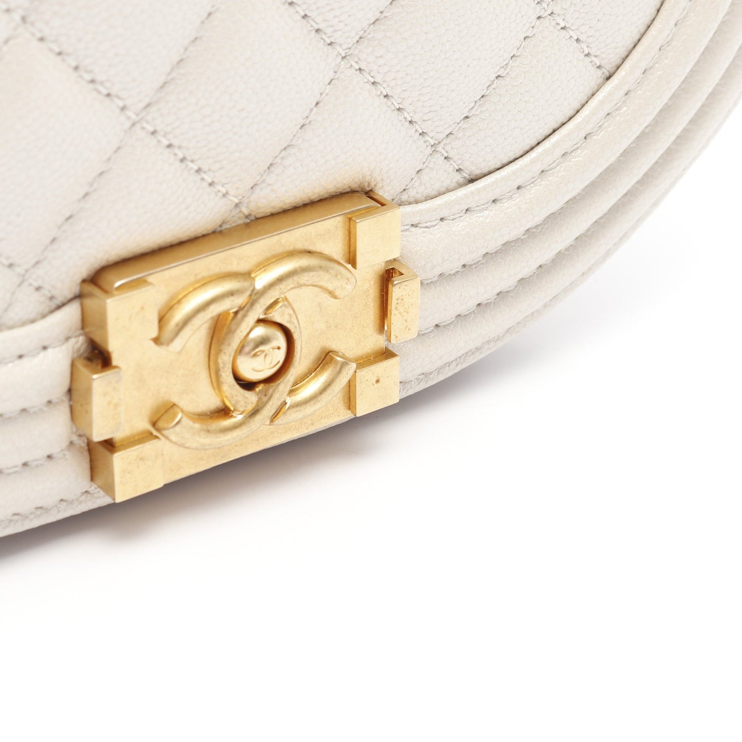 ボーイシャネル スモール チェーンショルダーバッグ キャビアスキン オフホワイト ゴールド金具 シャネル バッグ CHANEL