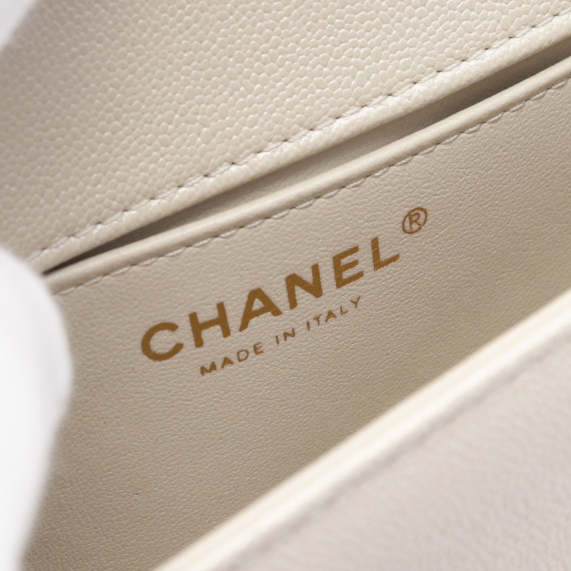 ボーイシャネル スモール チェーンショルダーバッグ キャビアスキン オフホワイト ゴールド金具 シャネル バッグ CHANEL
