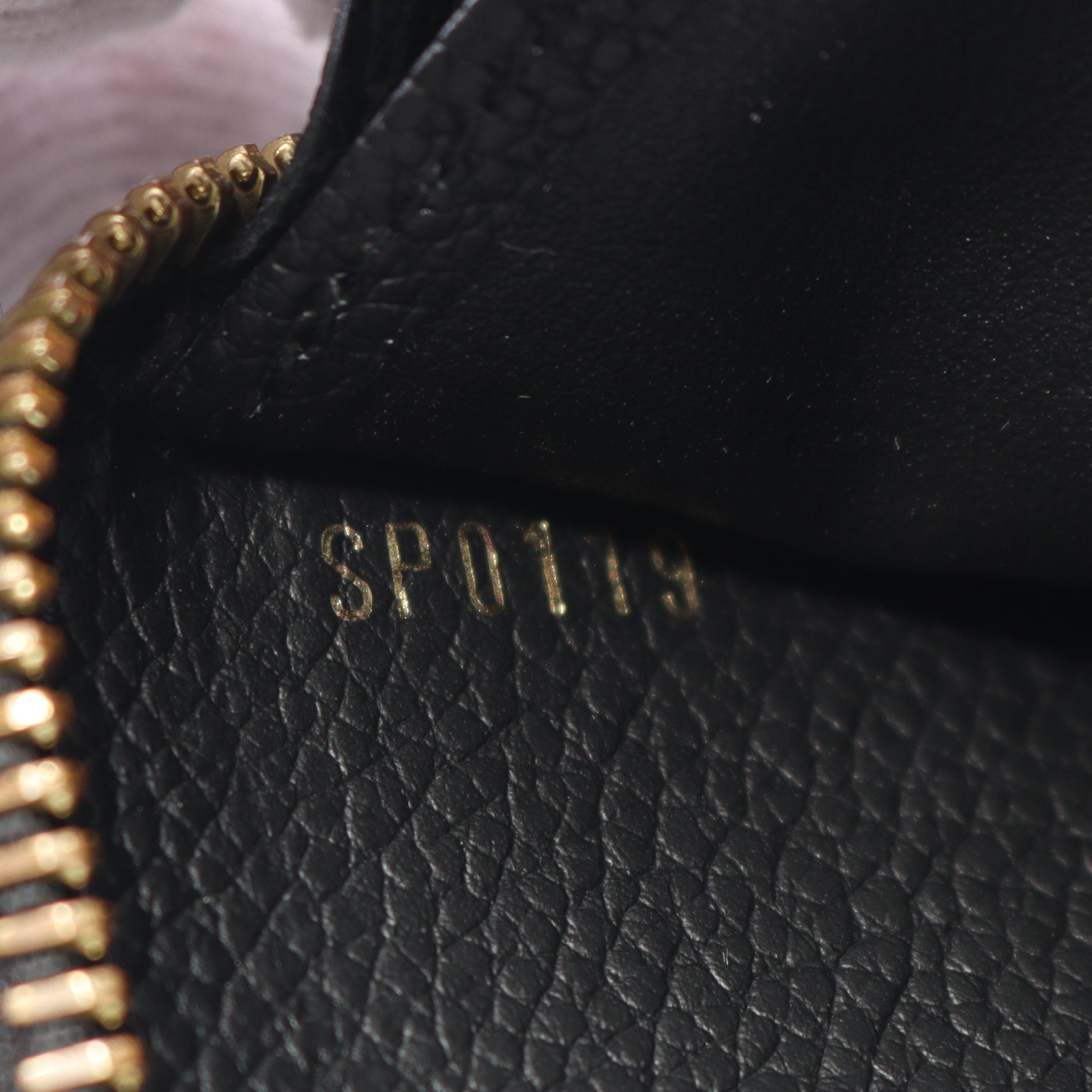 ジッピーウォレット モノグラムアンプラント ノワール ラウンド  