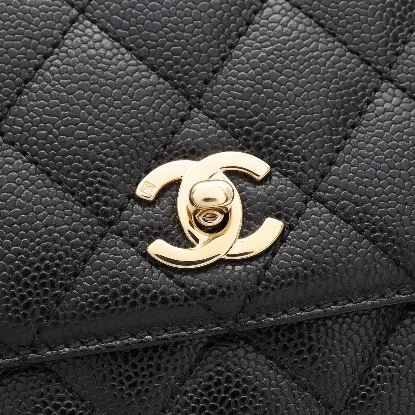 マトラッセ ハンドバッグ キャビアスキン ブラック ゴールド金具 シャネル バッグ CHANEL