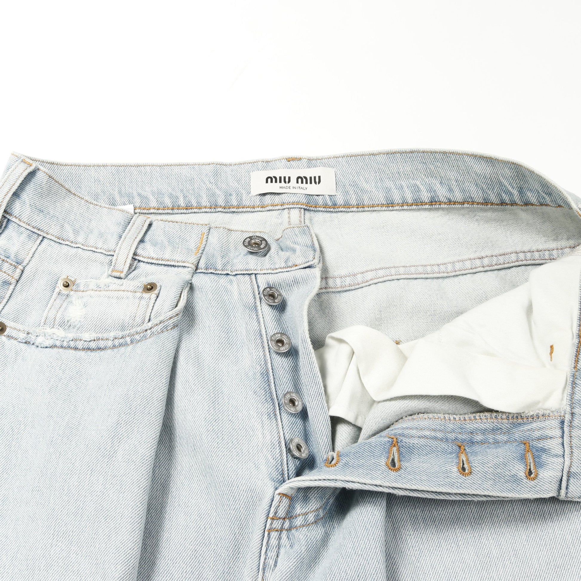 ミュウミュウのラインストーンロゴ入りデニムパンツです デニムパンツ  