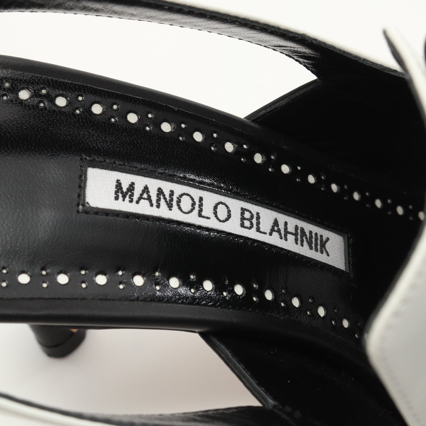 サンダル レザー ブラック ホワイト マノロブラニク シューズ MANOLO BLAHNIK