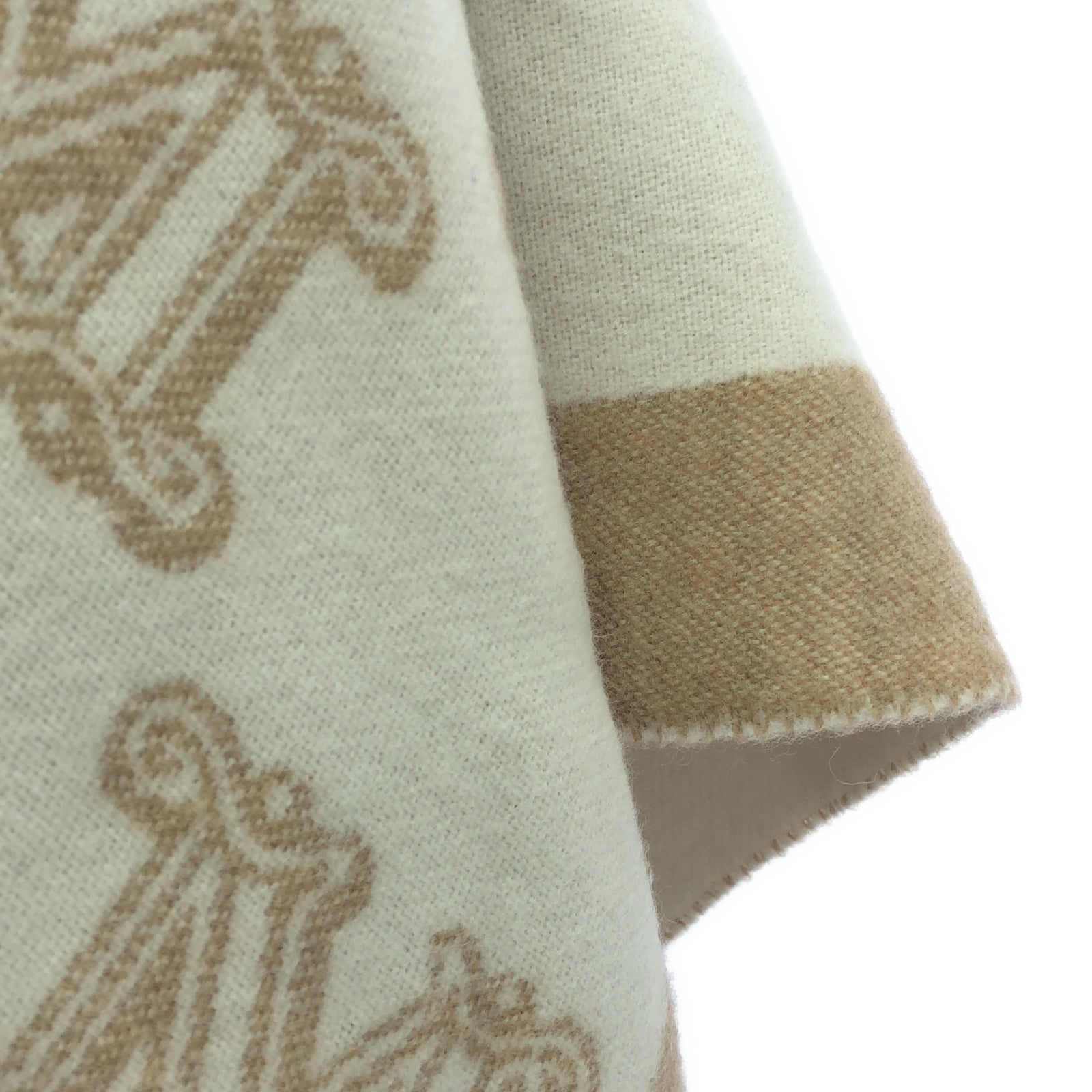 ケープポンチョ(ピンブローチ付) ポンチョ ウール ベージュ マックス