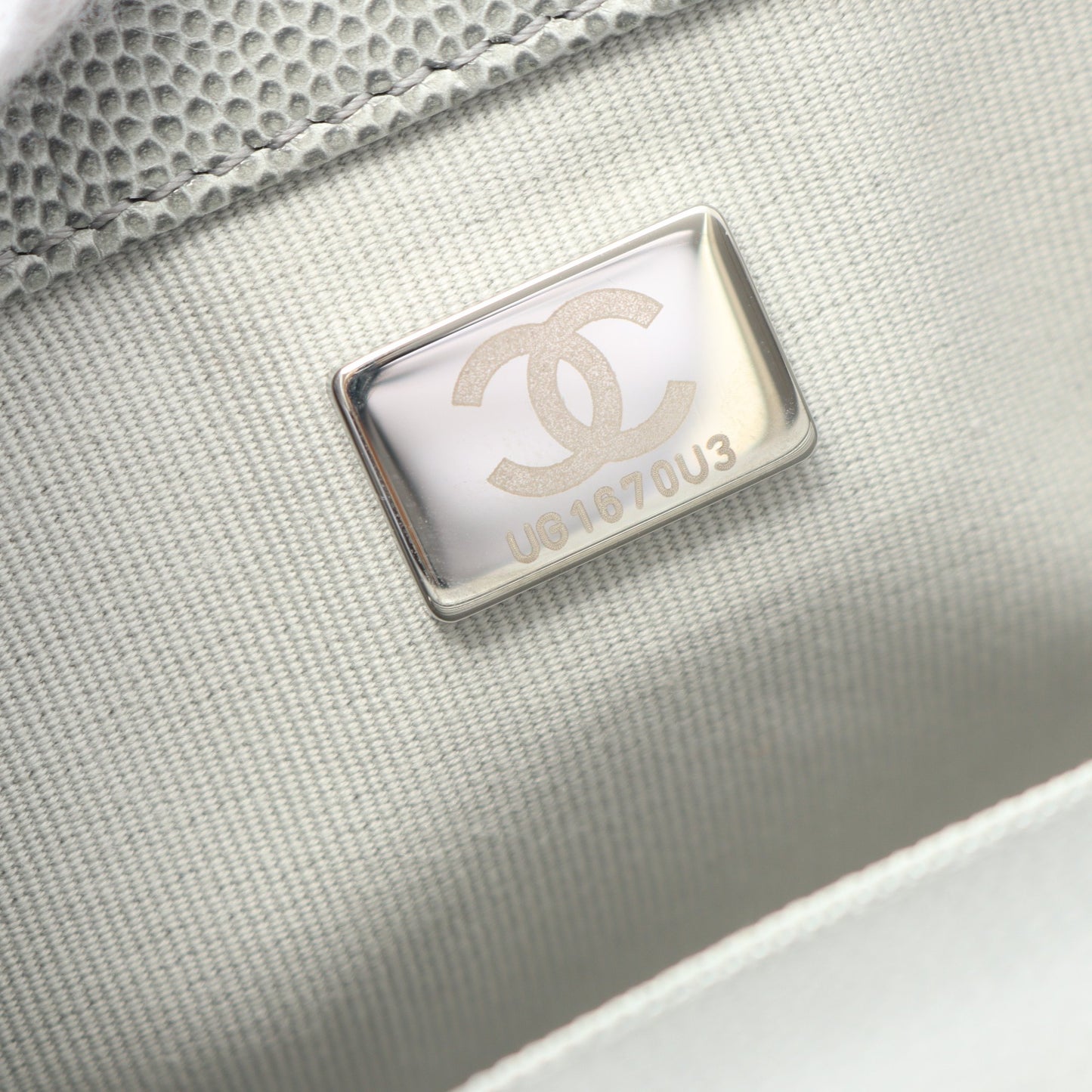 ミニマトラッセ チェーンショルダーバッグ キャビアスキン グレー グレー金具 グラデーション シャネル バッグ CHANEL