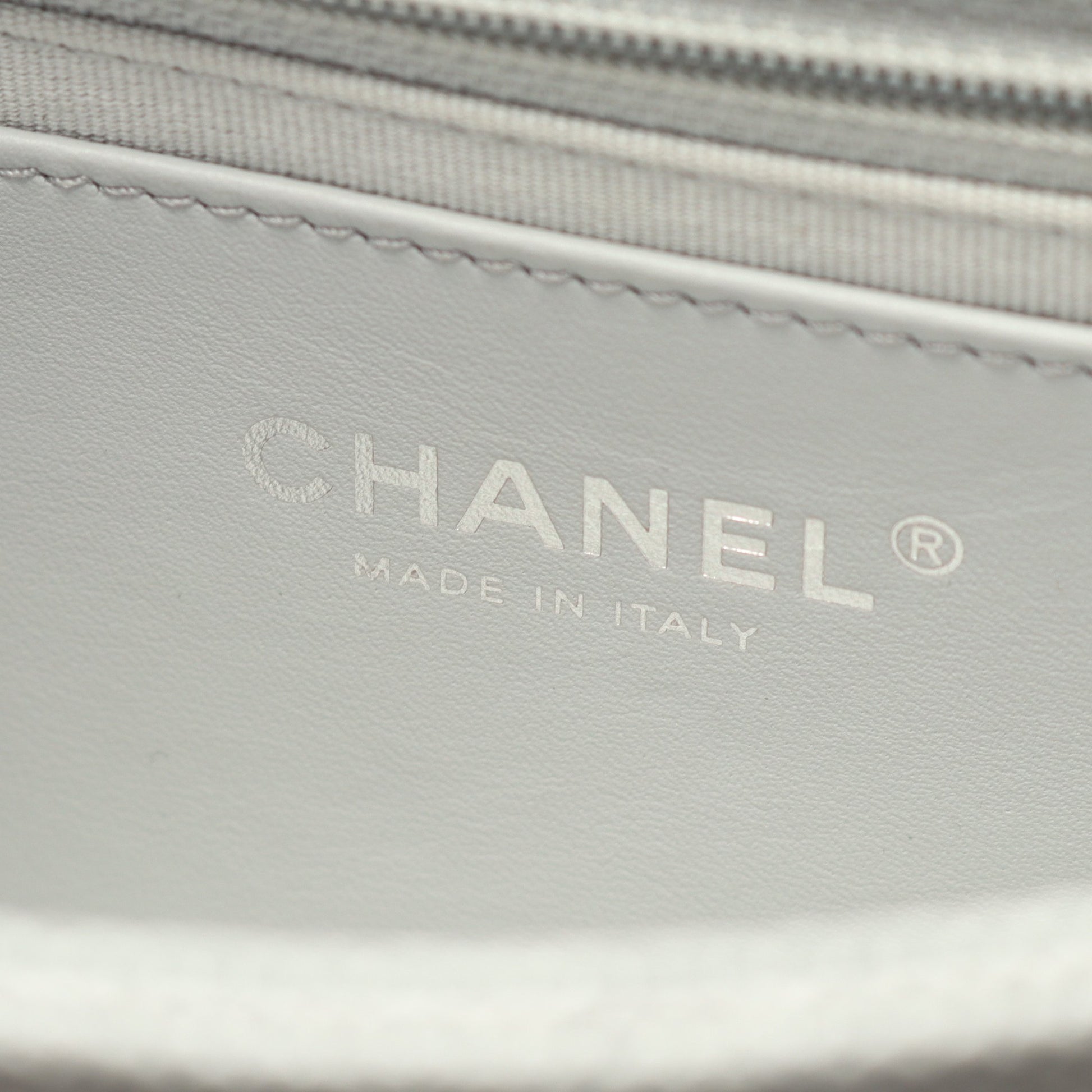 ミニマトラッセ チェーンショルダーバッグ キャビアスキン グレー グレー金具 グラデーション シャネル バッグ CHANEL