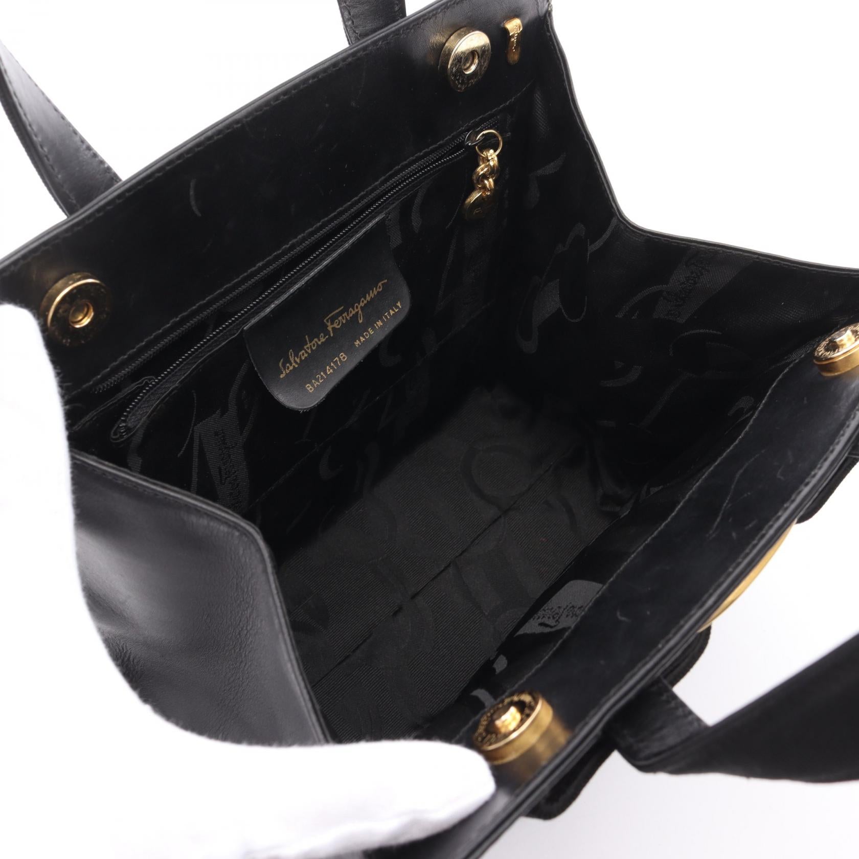 ヴァラリボン ハンドバッグ レザー ブラック サルヴァトーレフェラガモ  