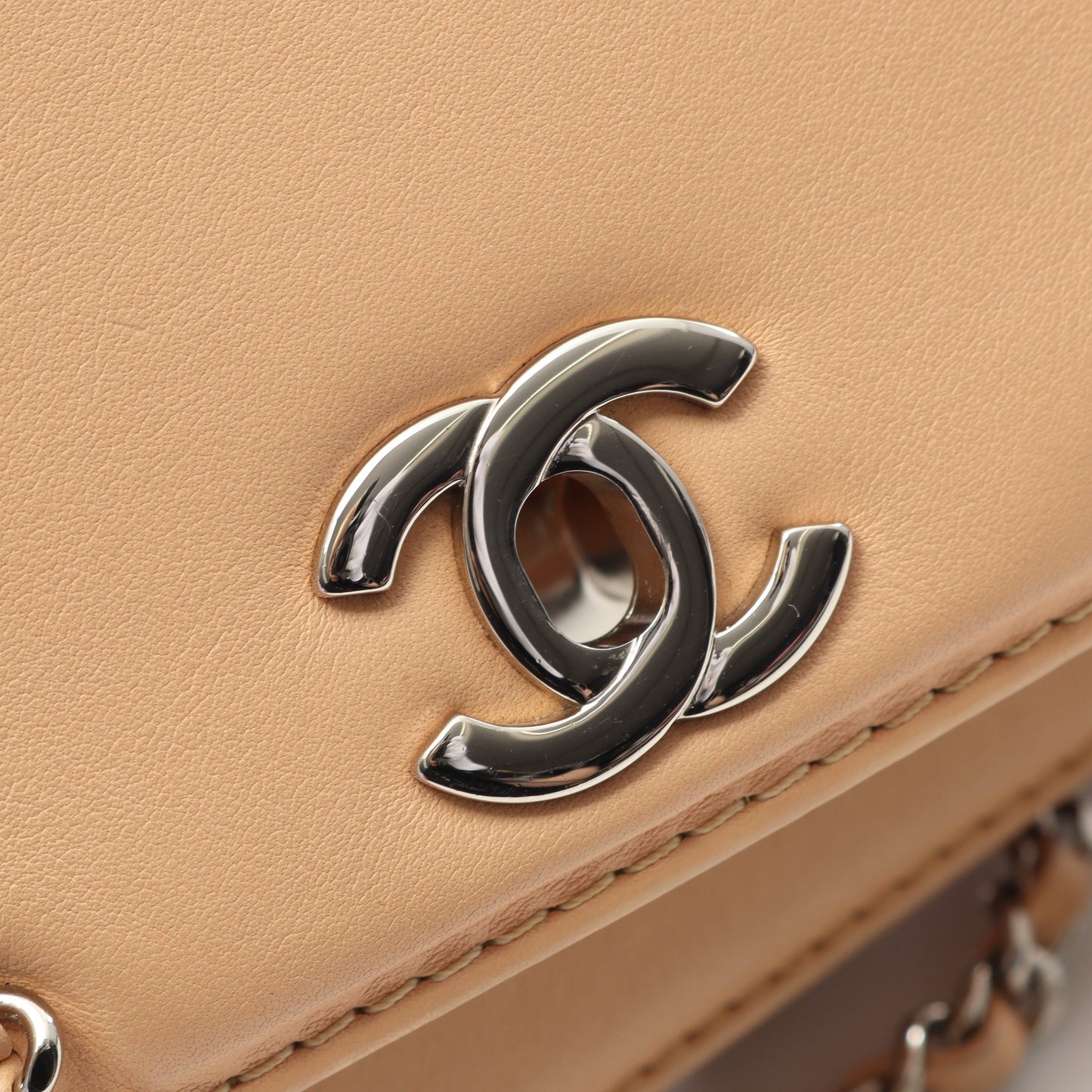 ココマーク チェーンショルダーバッグ レザー ベージュ シルバー金具 シャネル バッグ CHANEL