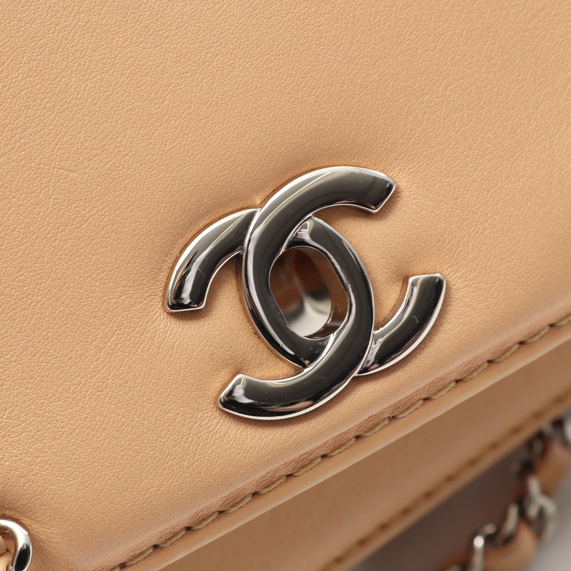 ココマーク チェーンショルダーバッグ レザー ベージュ シルバー金具 シャネル バッグ CHANEL