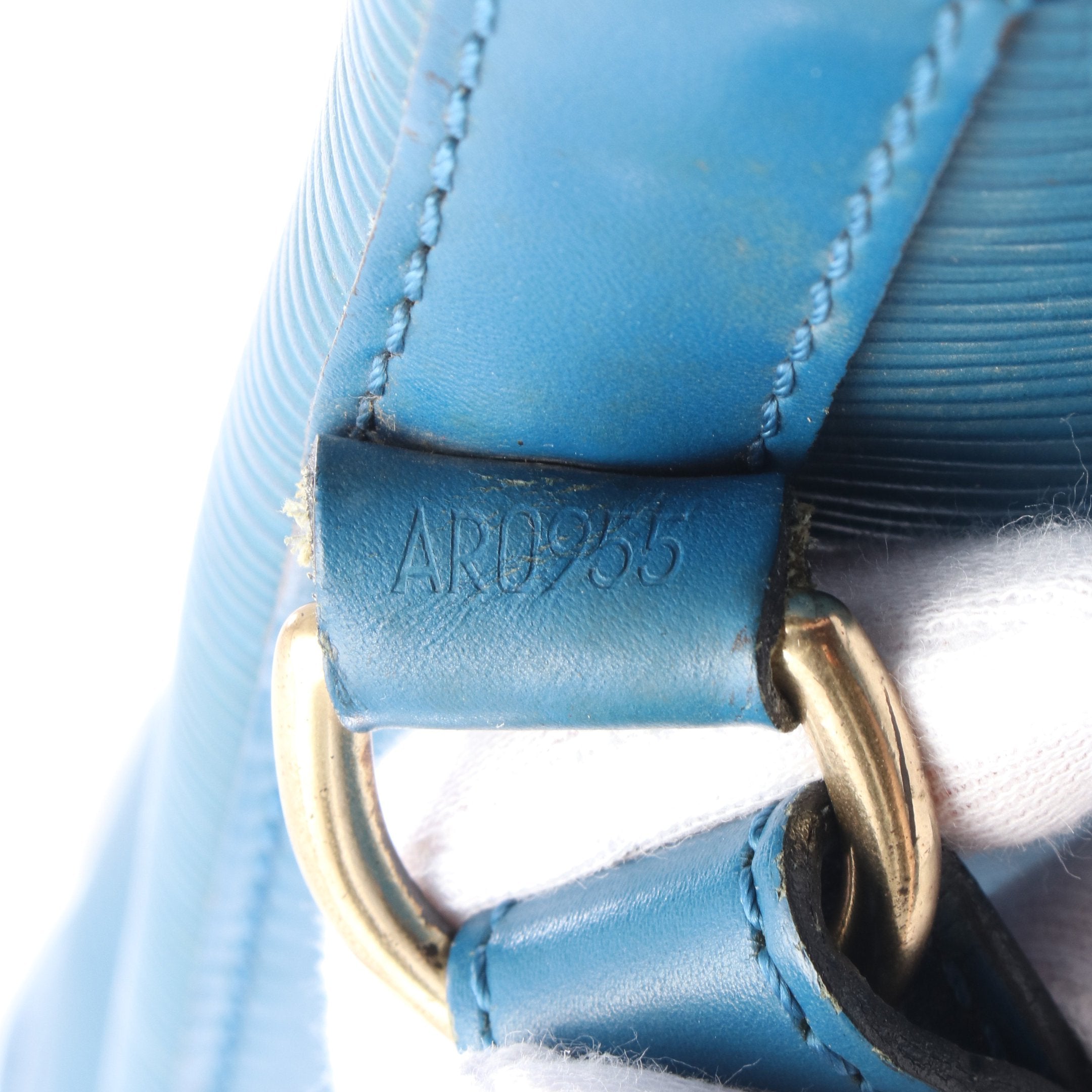 鑑定済　ルイヴィトン　エピ　ノエ　ショルダーバッグ　ハンドバッグ　トレドブルー ノエ エピ トレドブルー ショルダーバッグ レザー ブルー ルイヴィトン