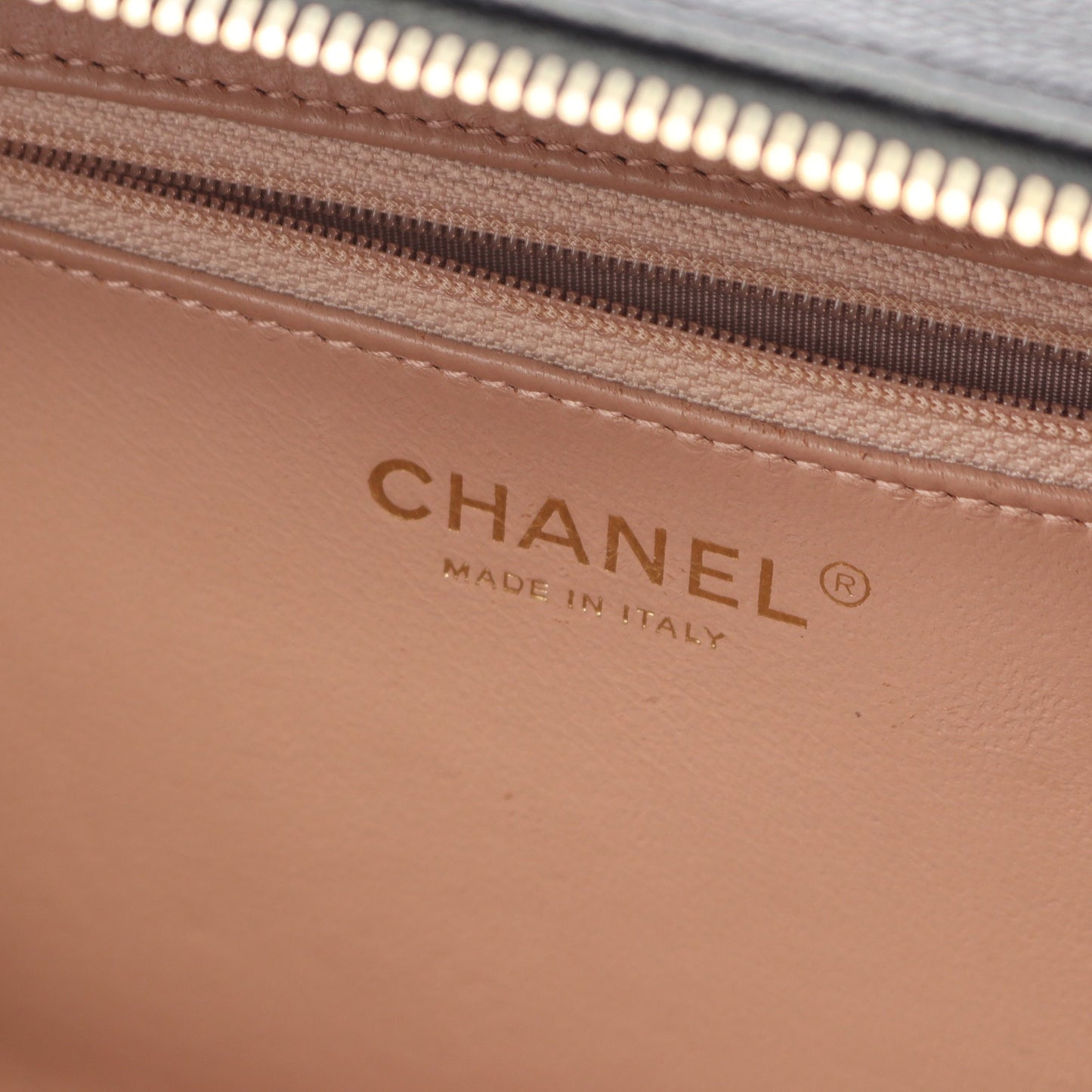 CCフィリグリー マトラッセ バニティ チェーンショルダーバッグ キャビアスキン ブラック ゴールド金具 シャネル バッグ CHANEL