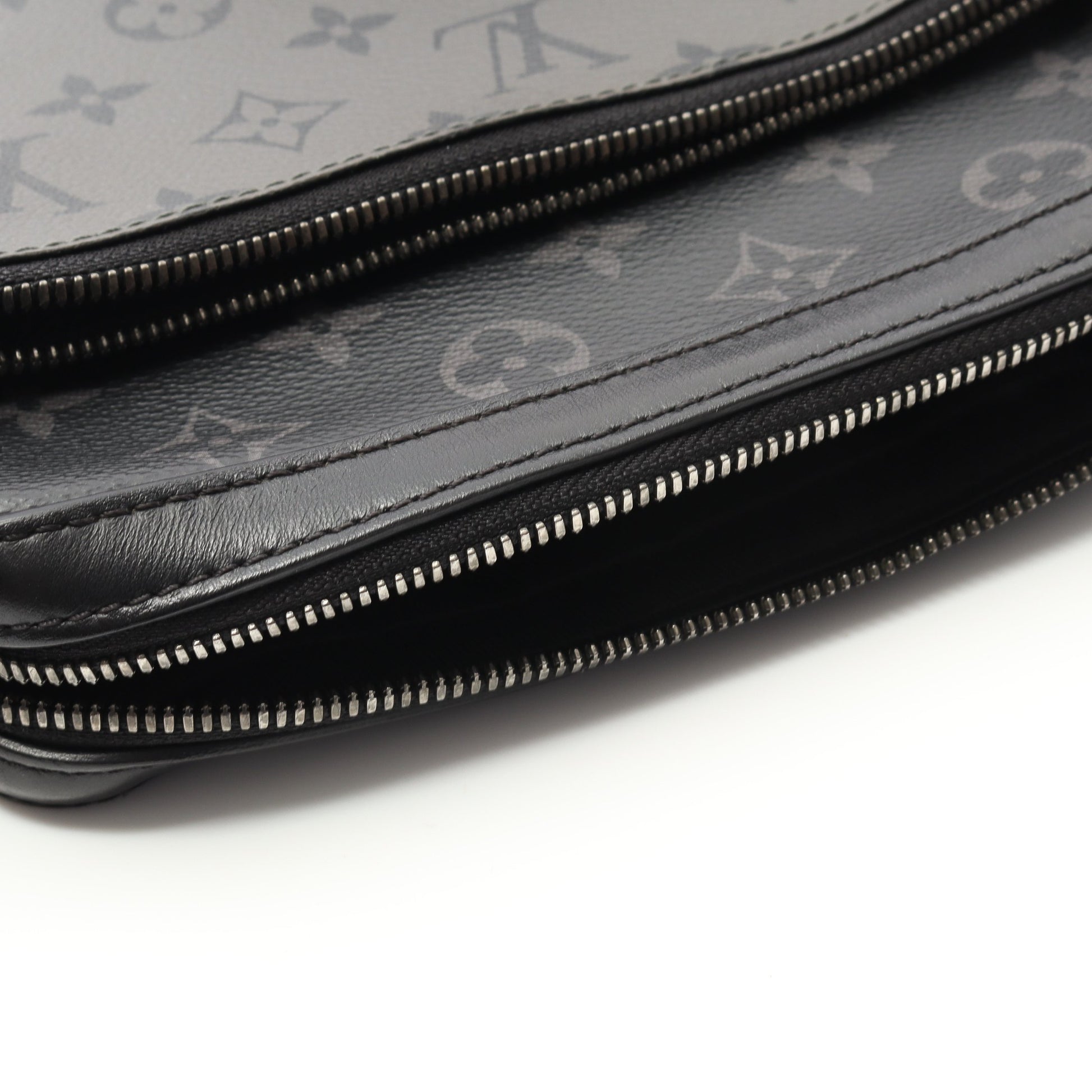 トリオ メッセンジャー モノグラム エクリプス ショルダーバッグ PVC レザー ブラック グレー ルイヴィトン バッグ LOUIS VUITTON