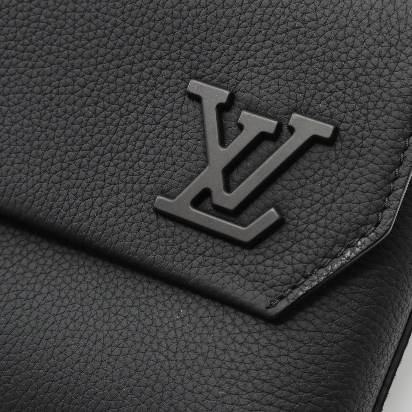 ファストライン メッセンジャー LVアエログラム ショルダーバッグ レザー ブラック ルイヴィトン バッグ LOUIS VUITTON