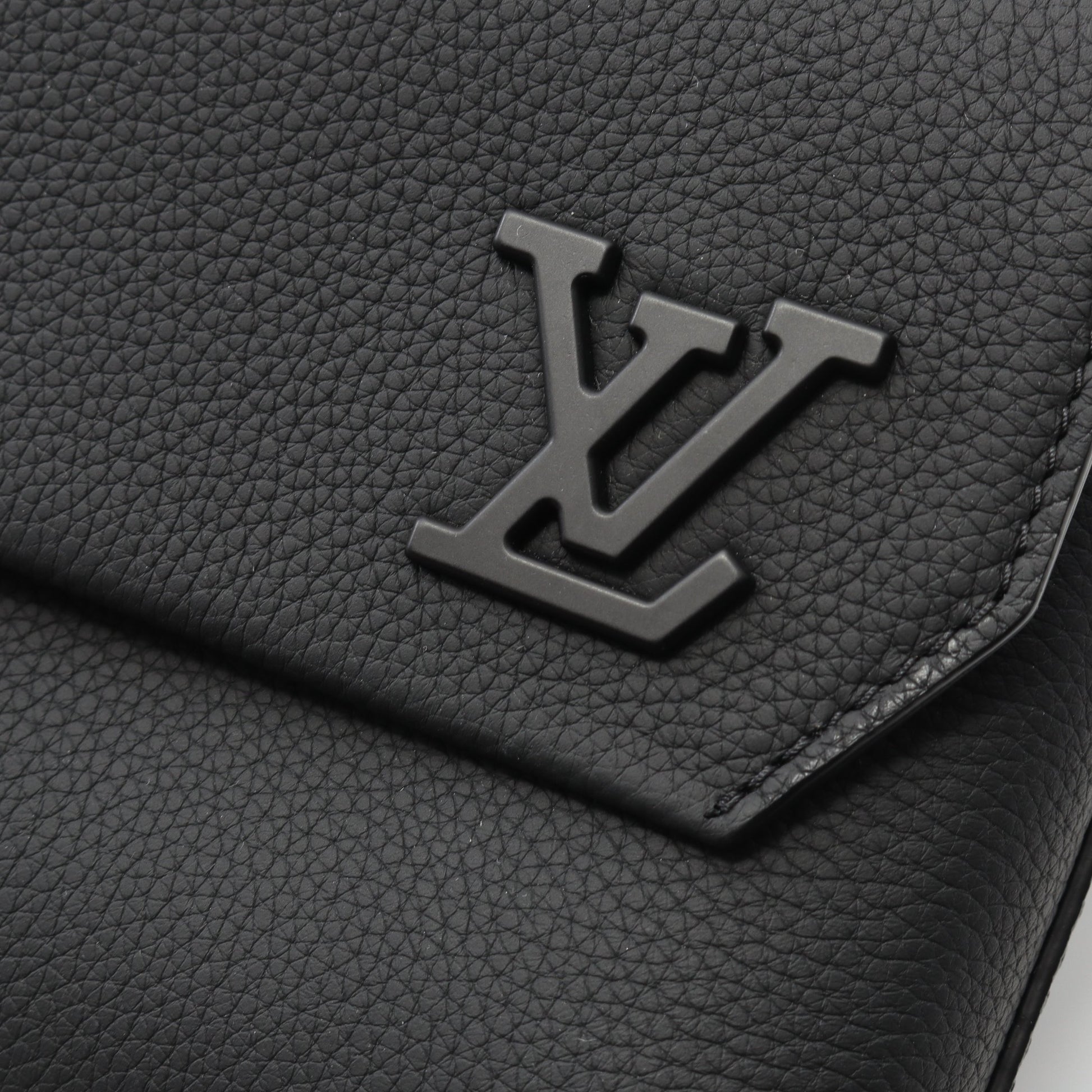 ファストライン メッセンジャー LVアエログラム ショルダーバッグ レザー ブラック ルイヴィトン バッグ LOUIS VUITTON