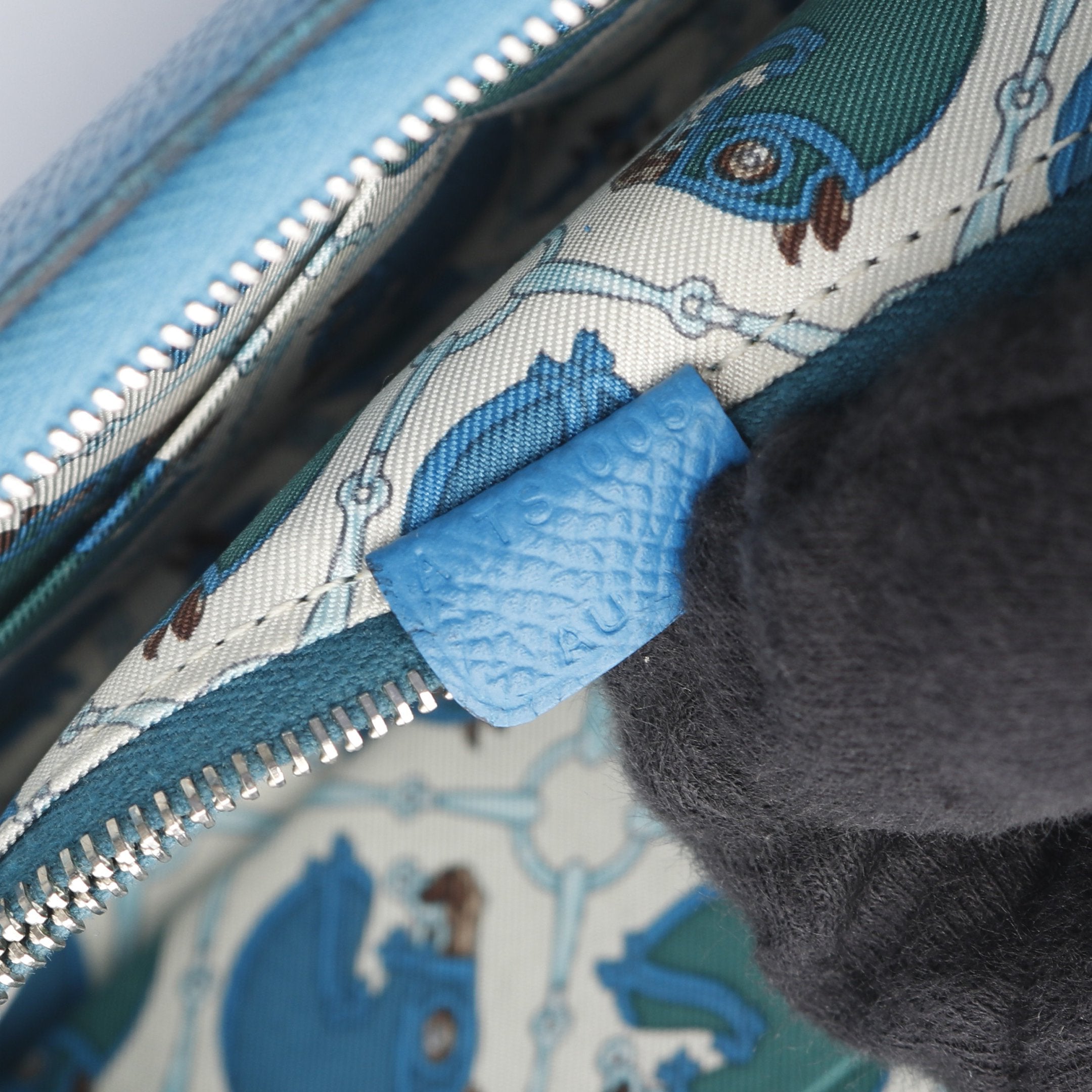 アザップロング シルクイン ラウンドファスナー長財布 ヴォーエプソン