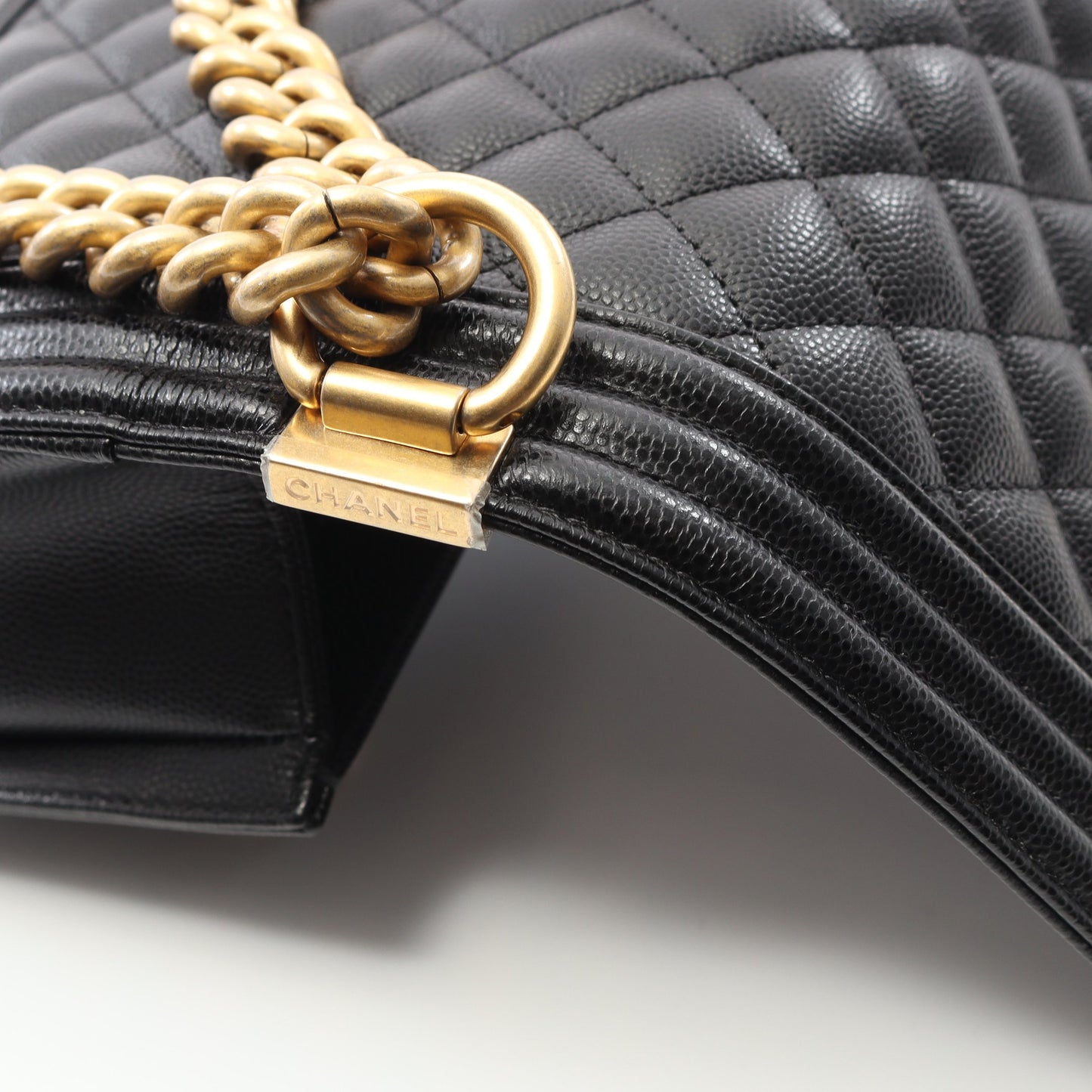 ボーイシャネル スモール チェーンショルダーバッグ キャビアスキン ブラック ゴールド金具 シャネル バッグ CHANEL