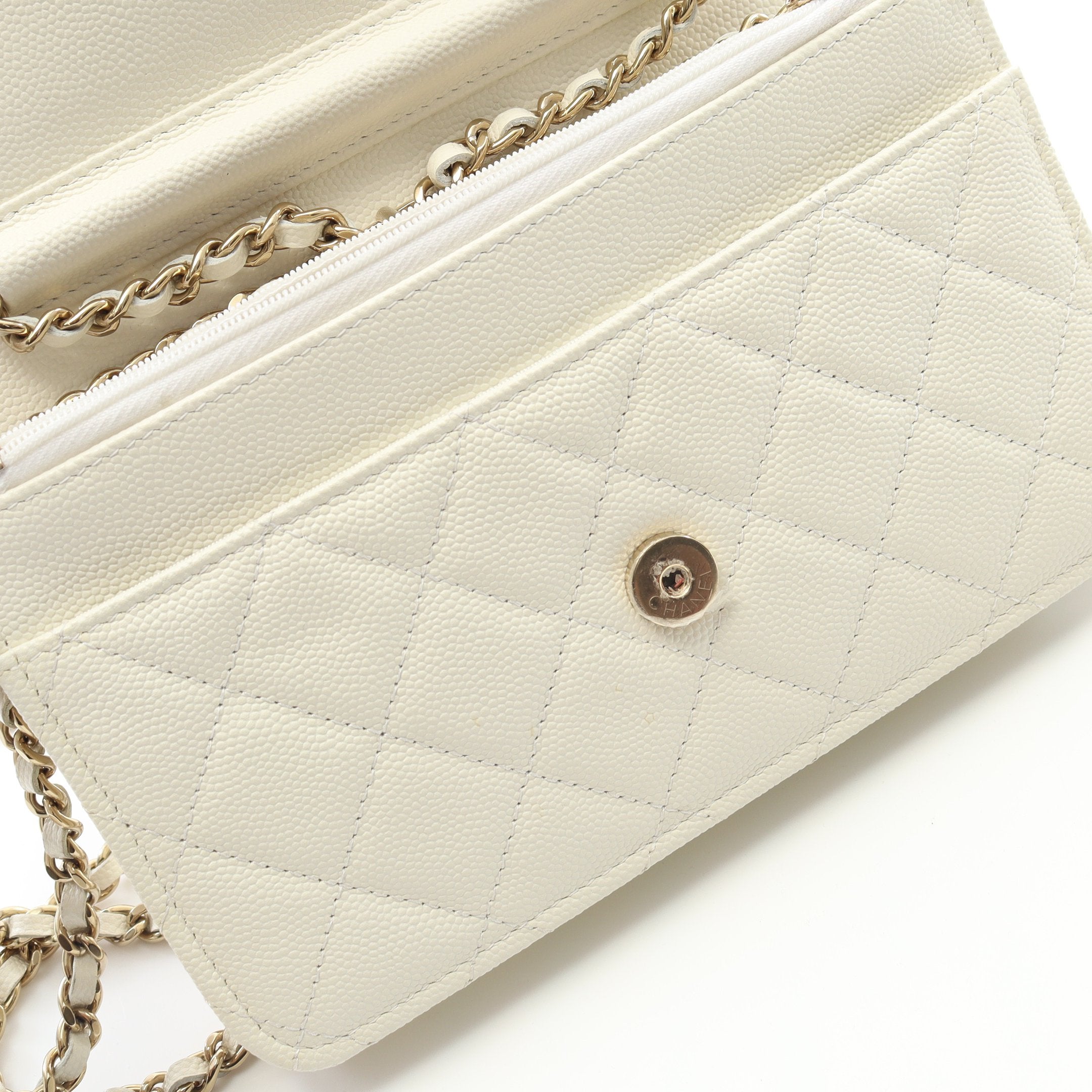 マトラッセ チェーンウォレット キャビアスキン ホワイト ゴールド金具