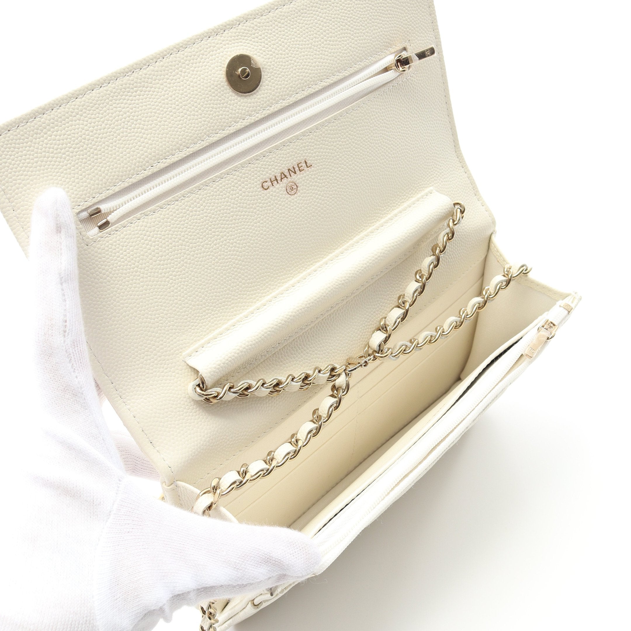 マトラッセ チェーンウォレット キャビアスキン ホワイト ゴールド金具